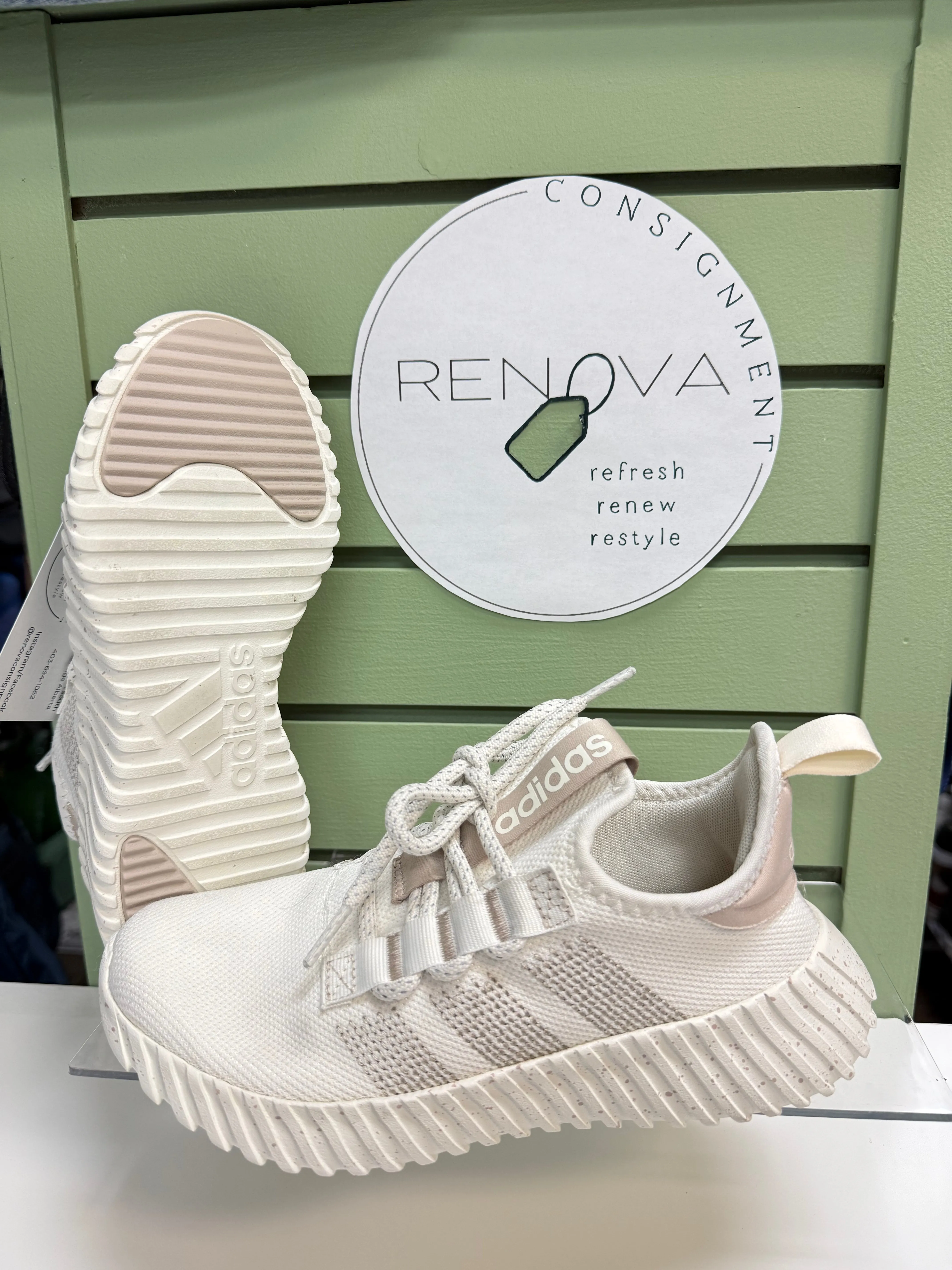 Tension Balanced Design Glossy Finish Adidas Kaptir Flow Runners (Womens 6.5)