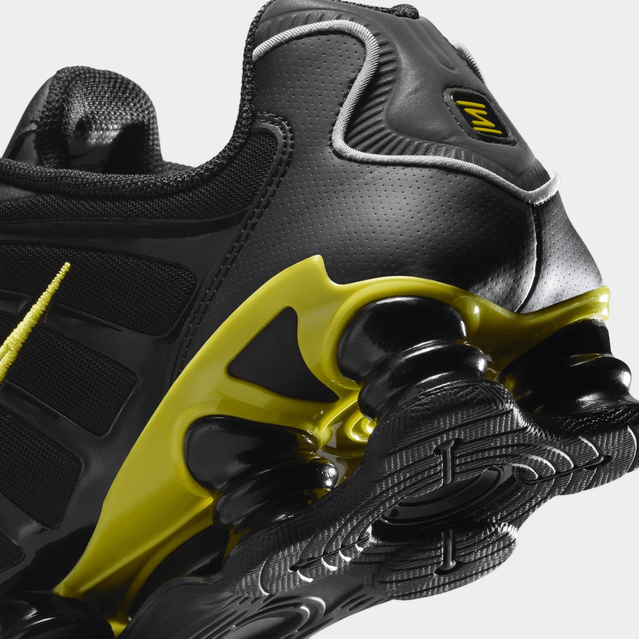 Nike Shox TL Black / Metallic Silver - Dynamic Yellow Sneaker Cleaner