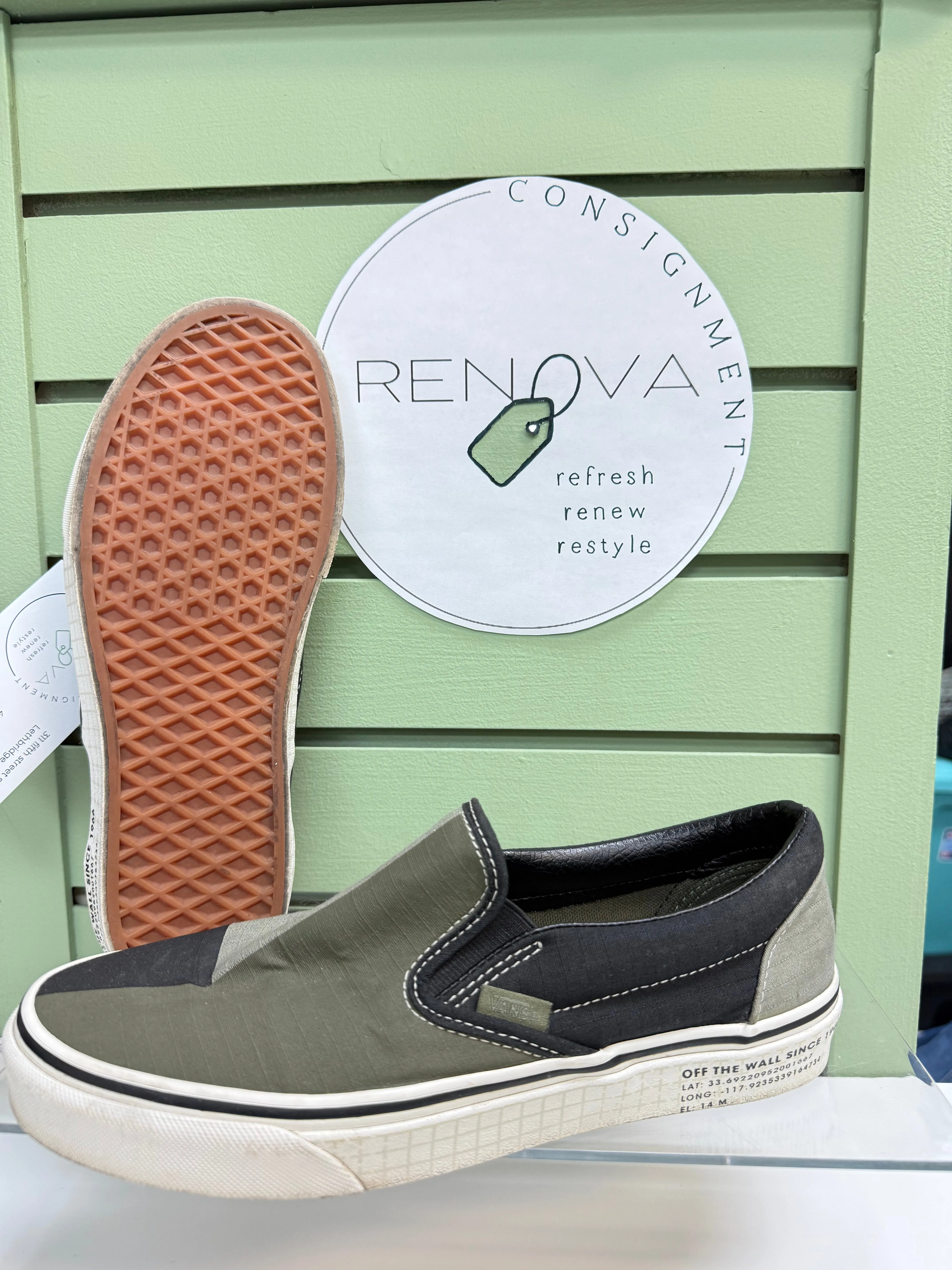 Vans Classic Slip On Sneakers (Womens 8.5) Flexible Tread Gym workout