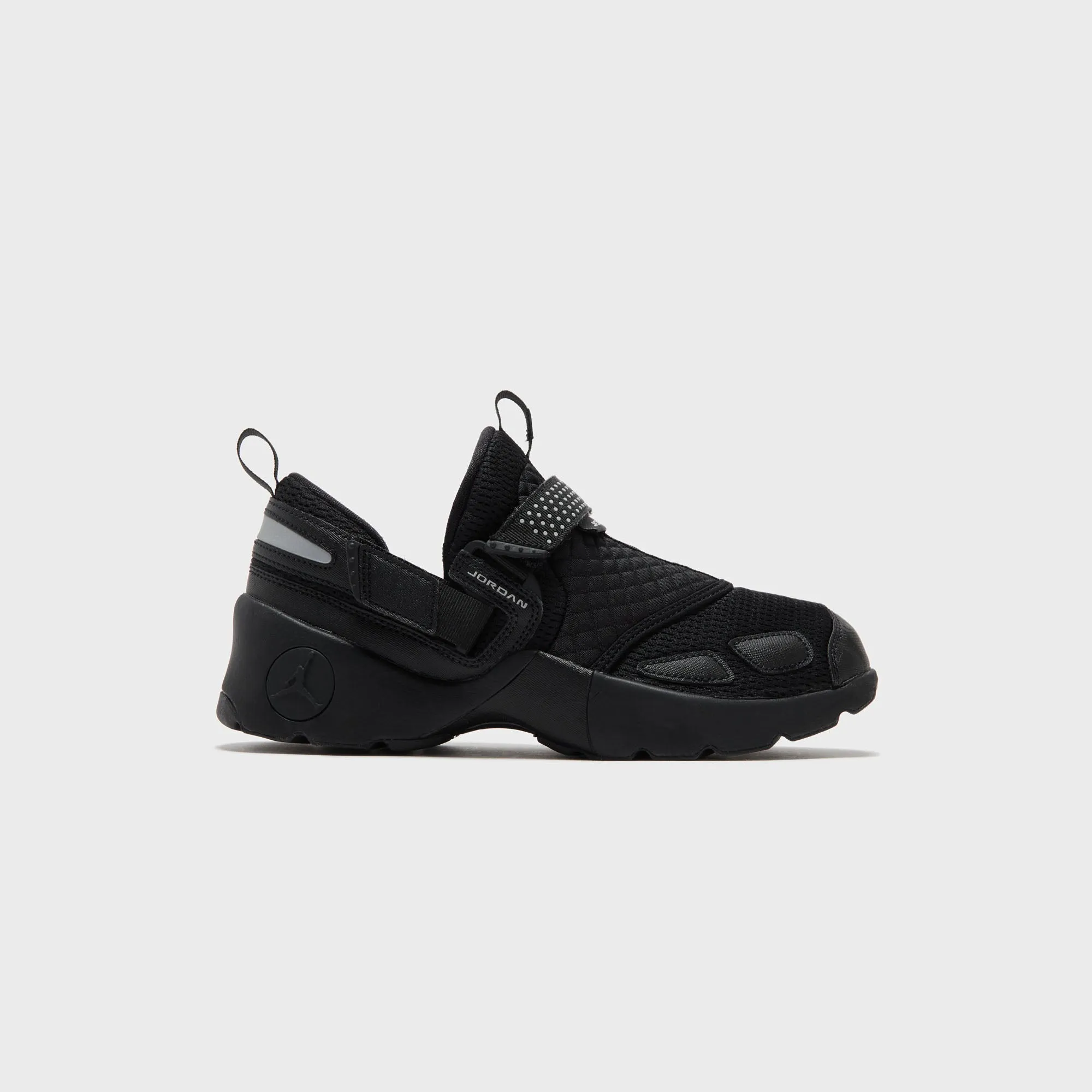 Ultra Cushioned Collar Jordan WMNS Trunner LX - Black / Black / Black
