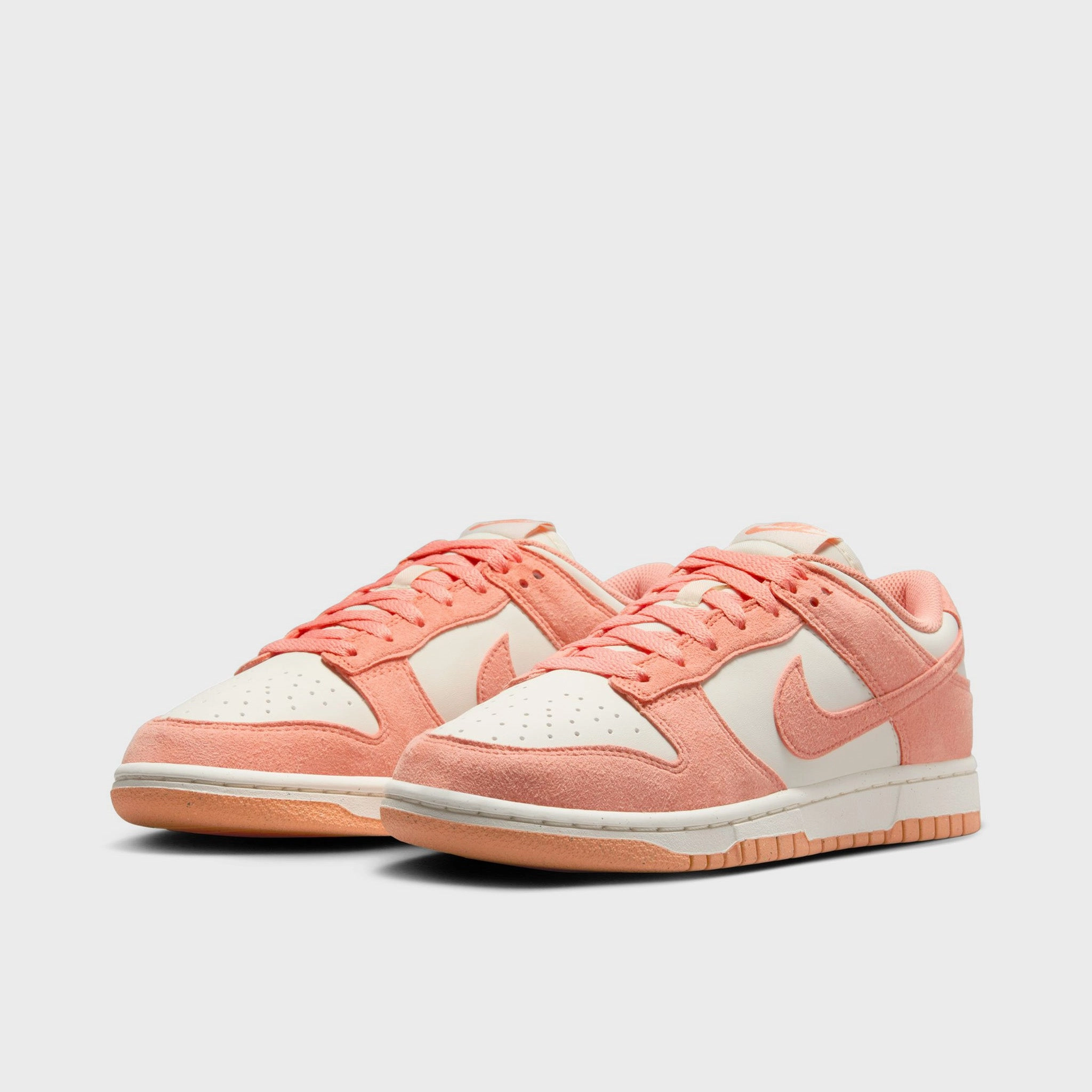 City Living Ultimate Comfort Nike Women's Dunk Low Soft Pearl / Apricot Agate - White