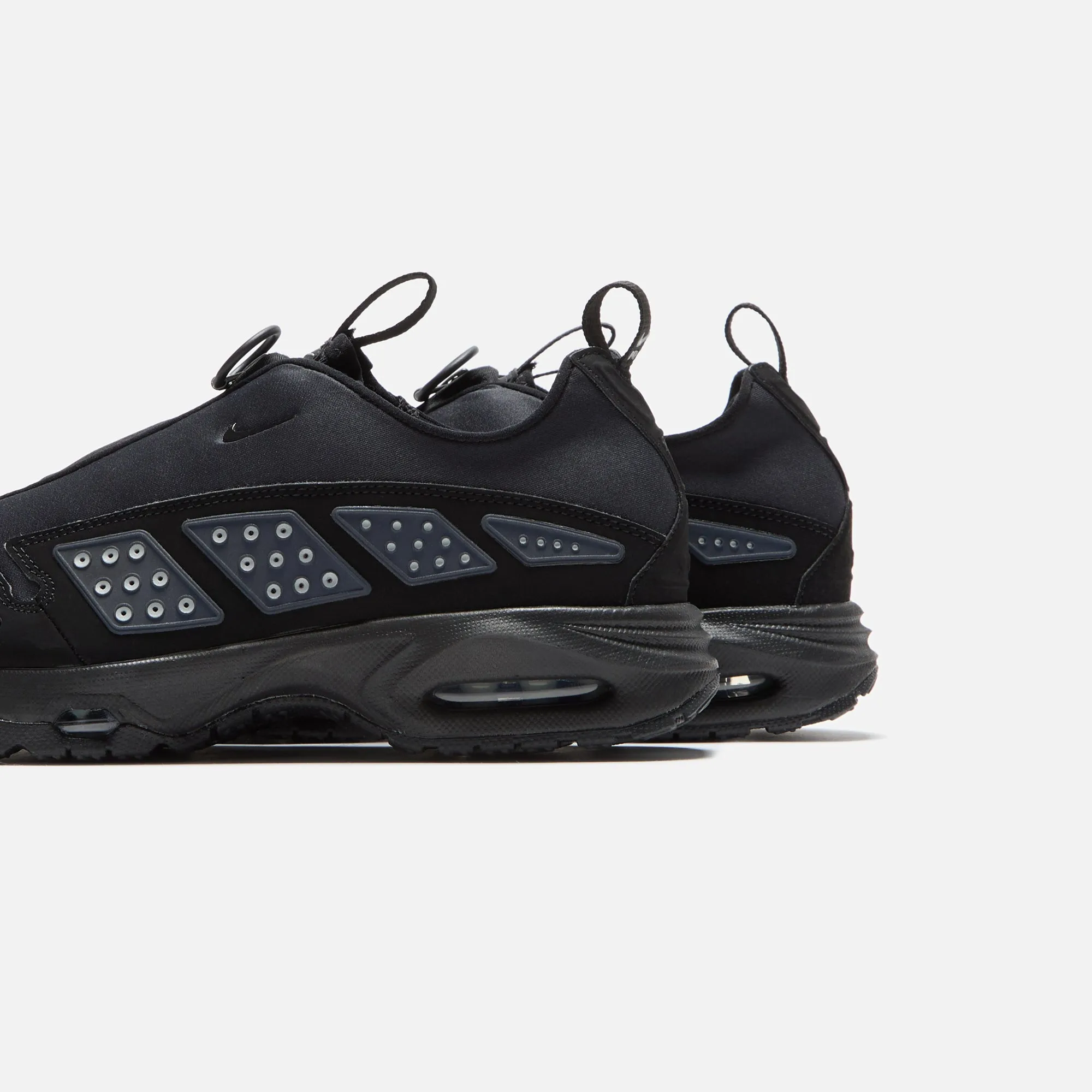 Nike WMNS Air Max SNDR - Black / Metallic Silver Unisex style
