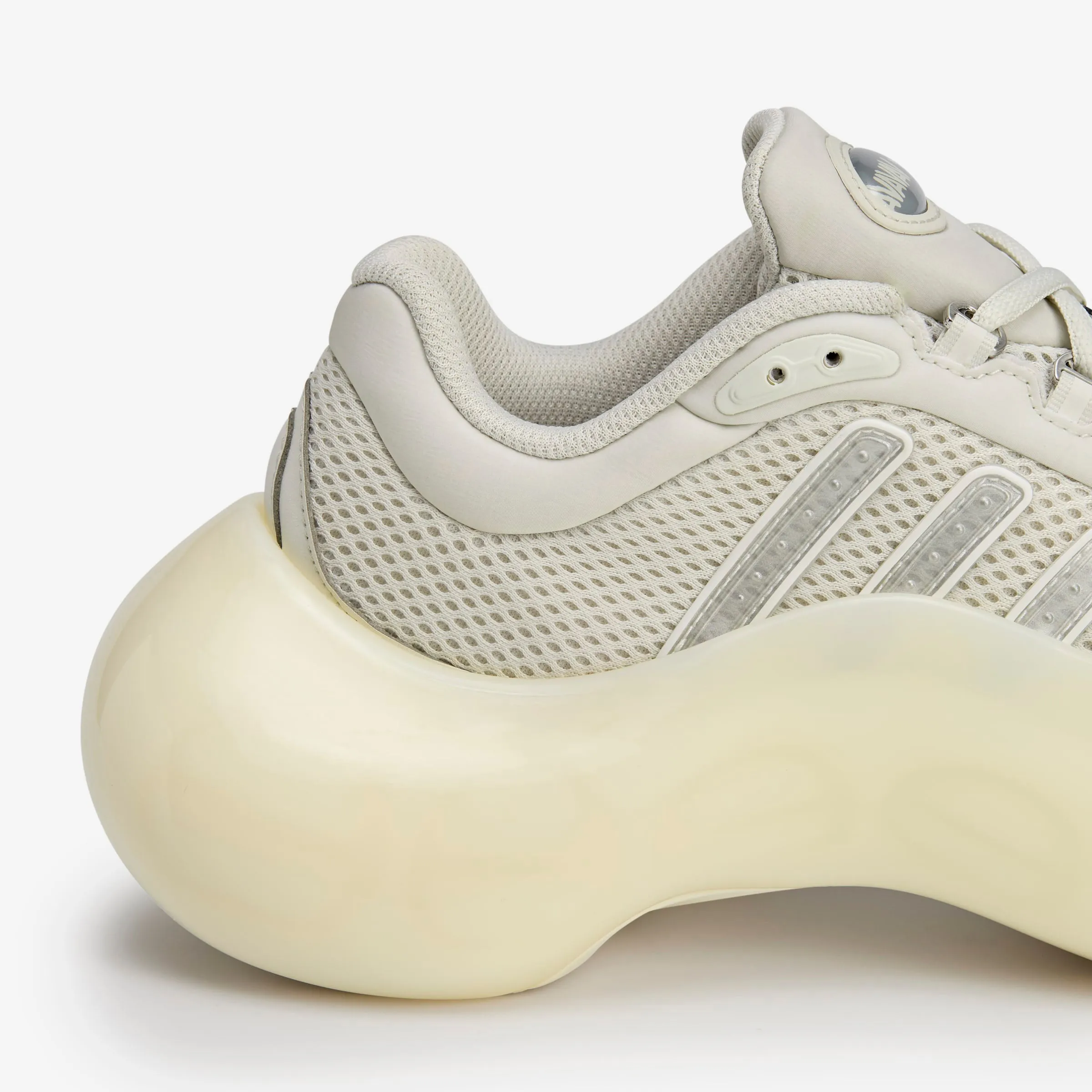 Footwear Focus Wmns Megaride Moonrubber x Avavav