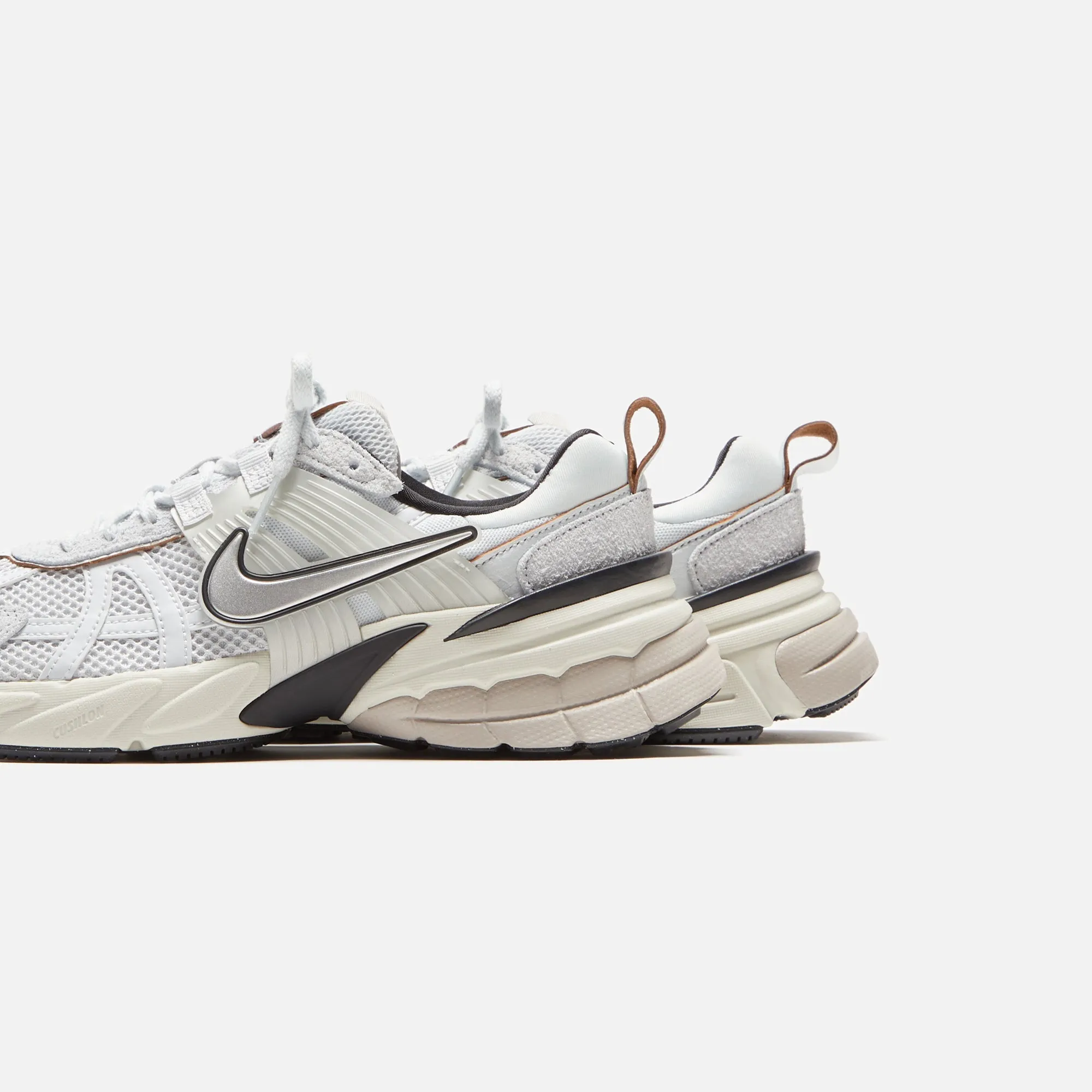 Urban Active Nike WMNS Nike V2K Run - Pure Platinum / Chrome / Platinum Tint