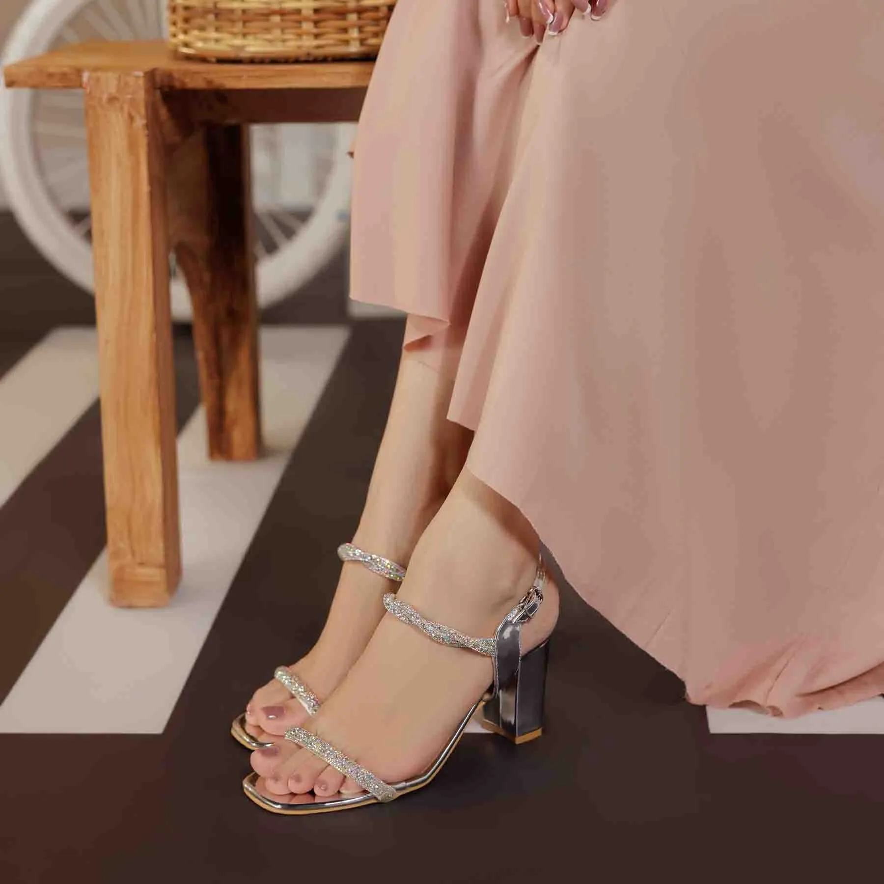 Alluring Silhouette Silver Fancy Sandal FN6204