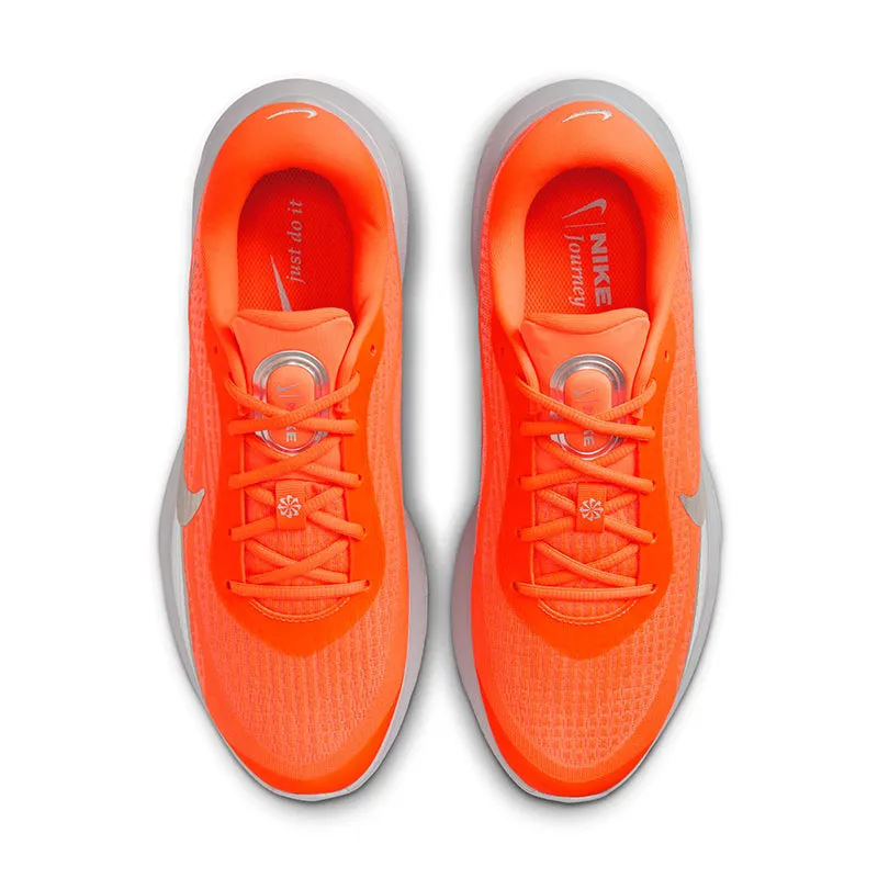 Classic Lines Nike Men's Journey Run PRM