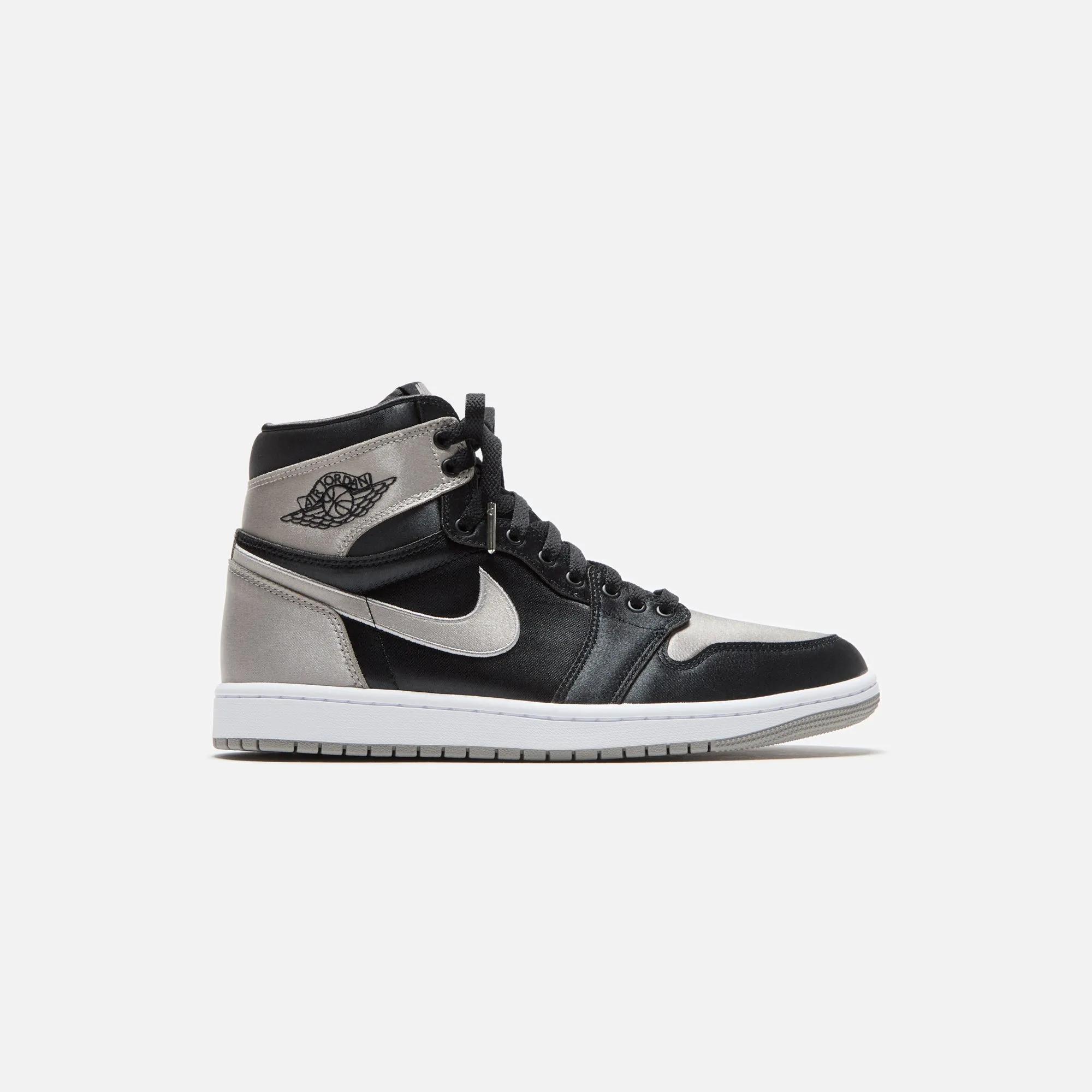Jordan WMNS Air Jordan 1 Retro High OG - Black / Medium Grey / White Low Bounce Flat Surface