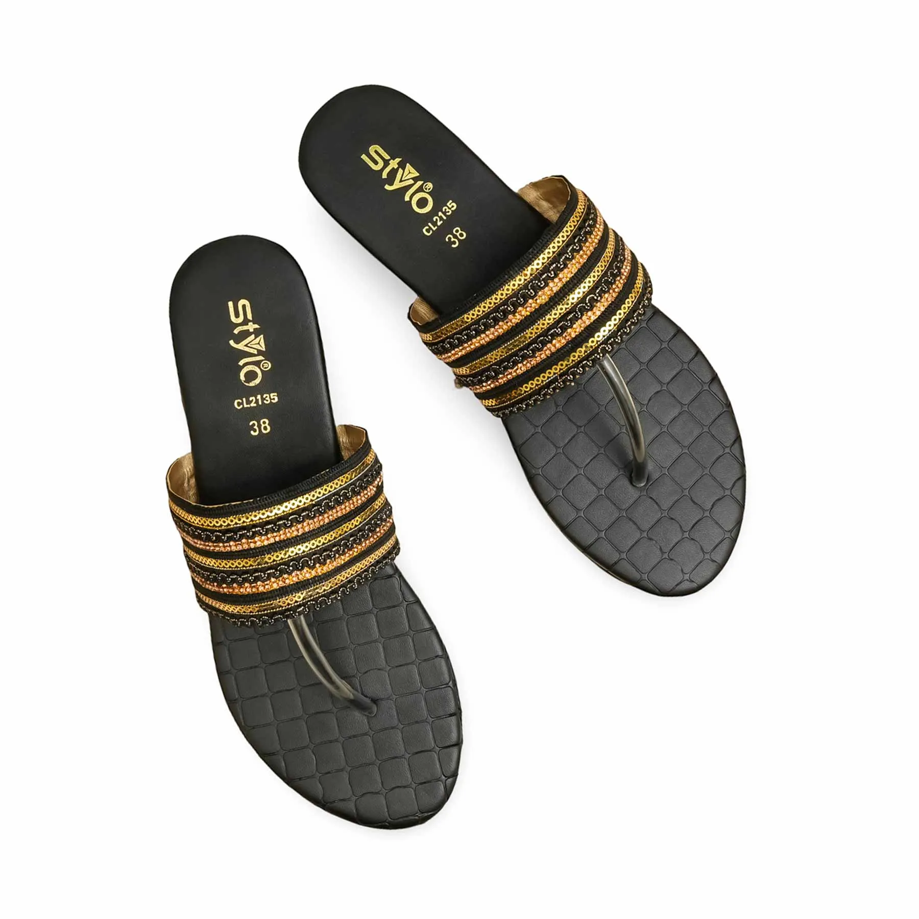 Black Casual Chappal CL2135 Stylish Appearance