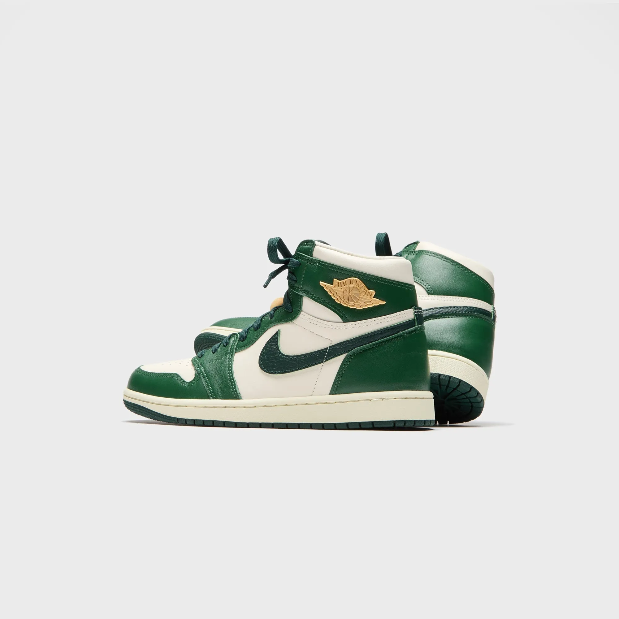 Jordan WMNS Air Jordan 1 Retro High OG - Fir / Coconut Milk / Pro Green Stable Landing