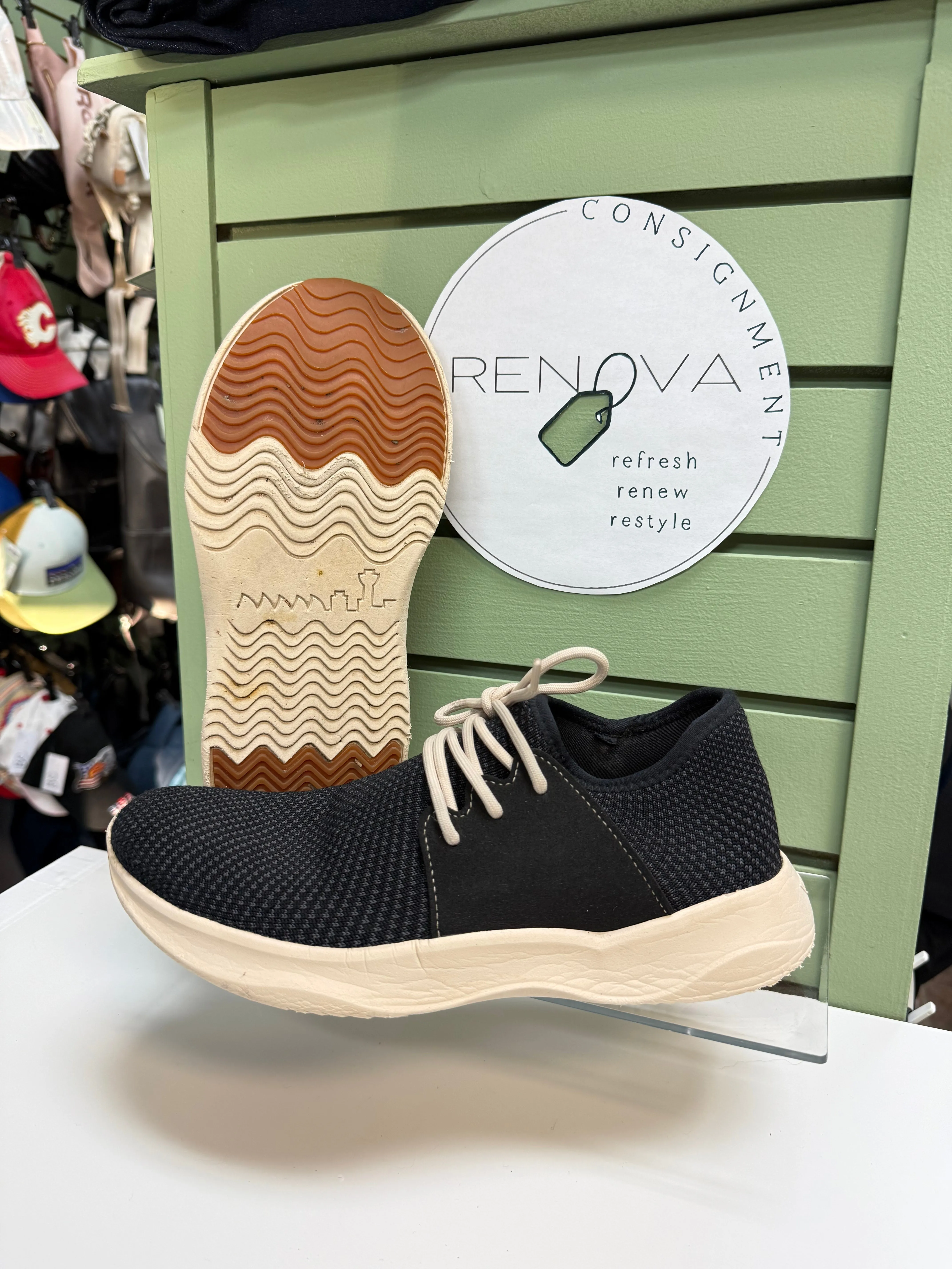 Luxe cushioning Street Choice Vessi Everyday Runners (Womens 9)