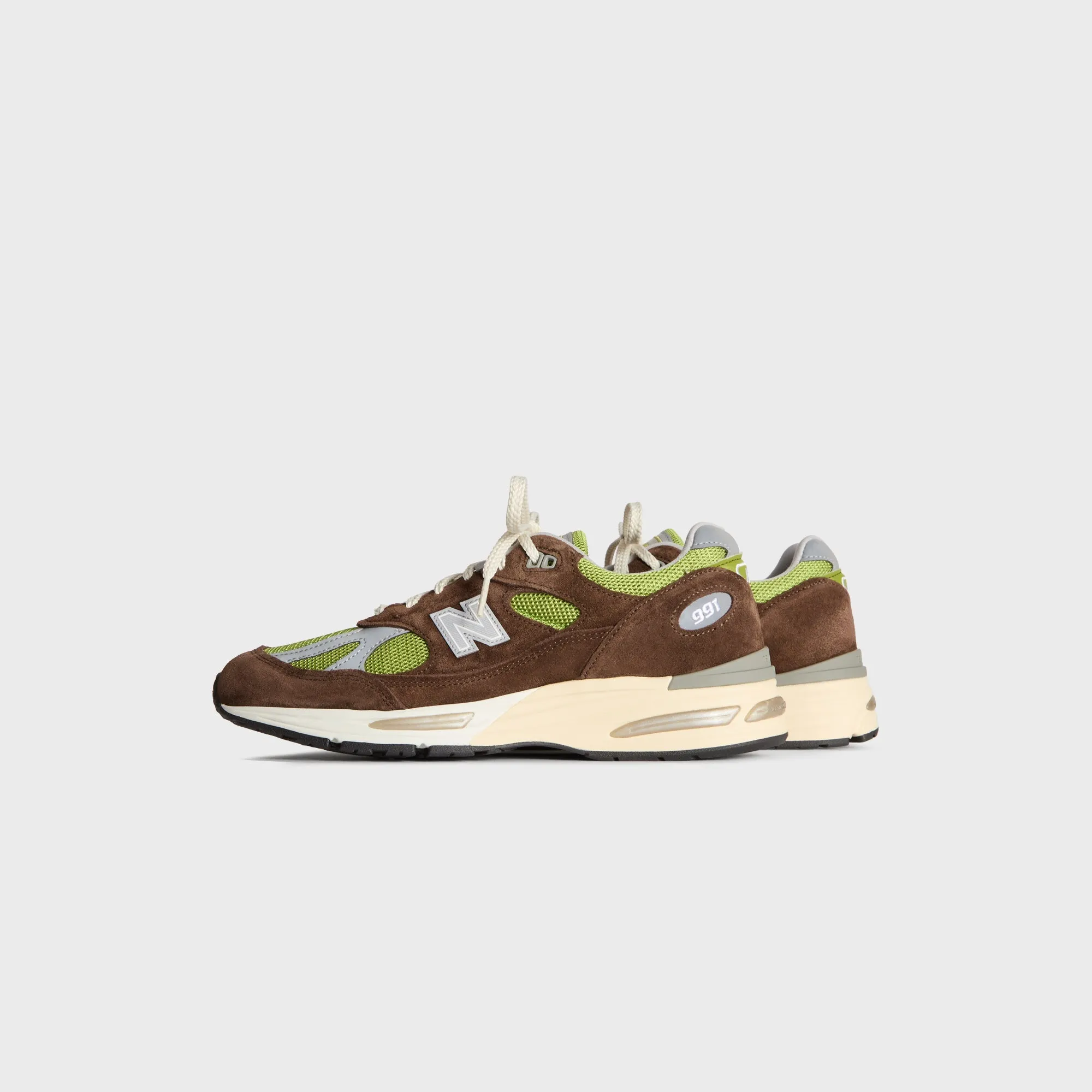 Kith & Dani?lle Cathari | New Balance Made in UK 991V2 "Reverse" - Chocolate Brown / Pistachio Ankle Support Features Trendy Performance
