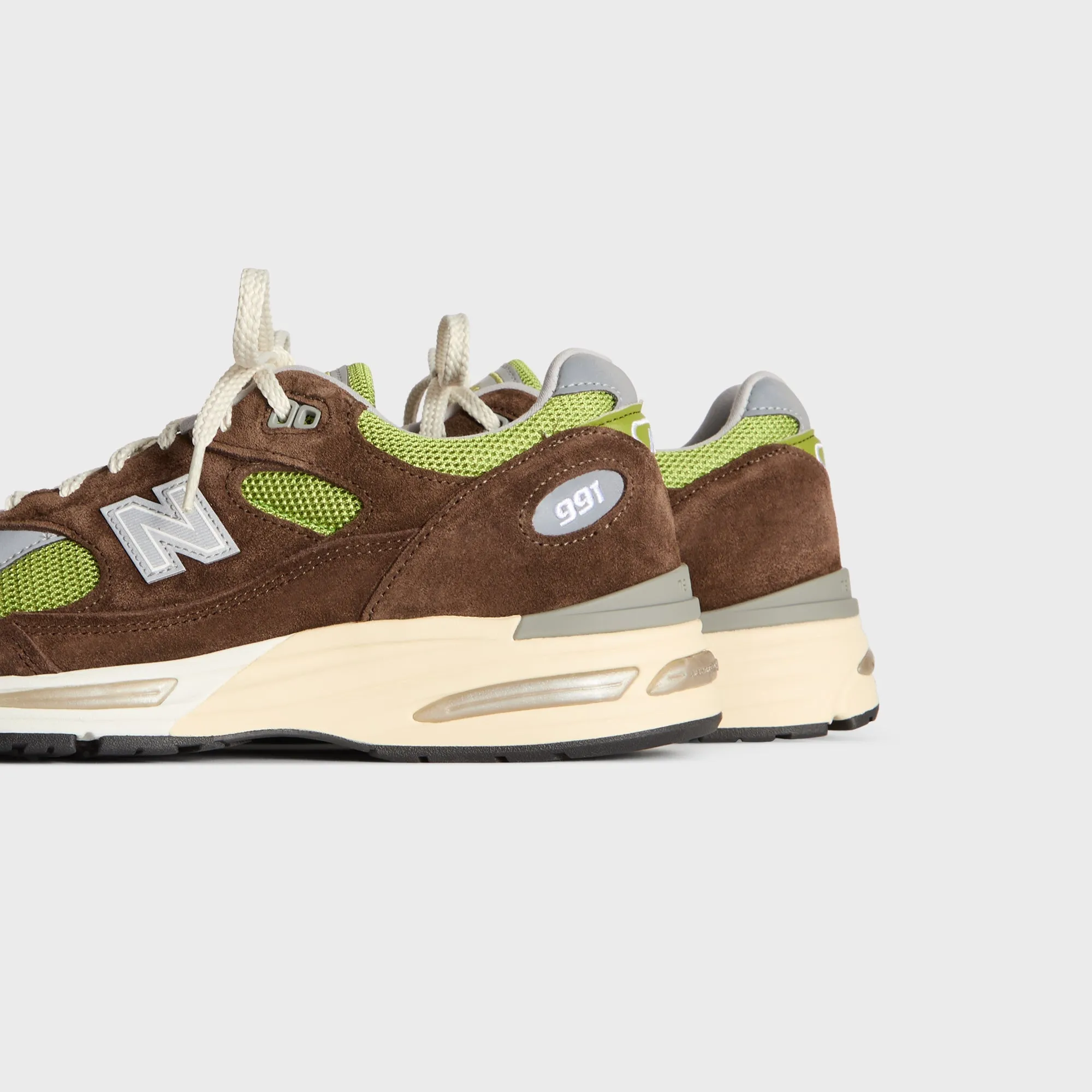 SlipOn Kith & Dani?lle Cathari | New Balance Made in UK 991V2 "Reverse" - Chocolate Brown / Pistachio
