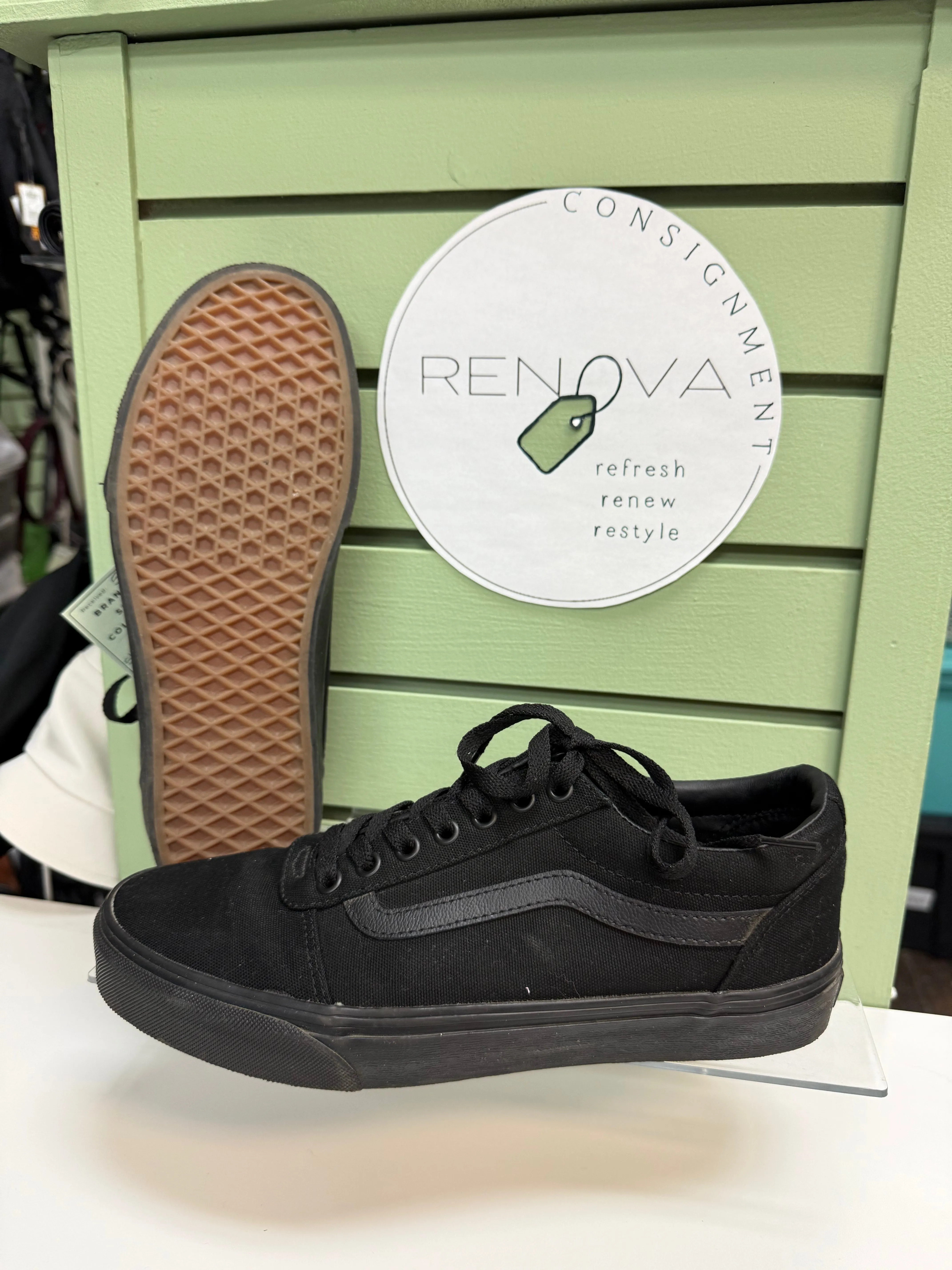 Rubber Traction Pods Tapered Heel Design Vans Old Skool Sneakers (Mens 9/Womens 10.5)