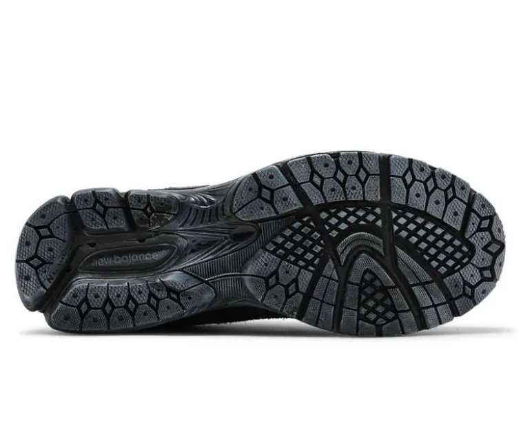 Men's New Balance 2002R Protection Pack (Phantom) Anti Odor Treatment Removable Footbed System