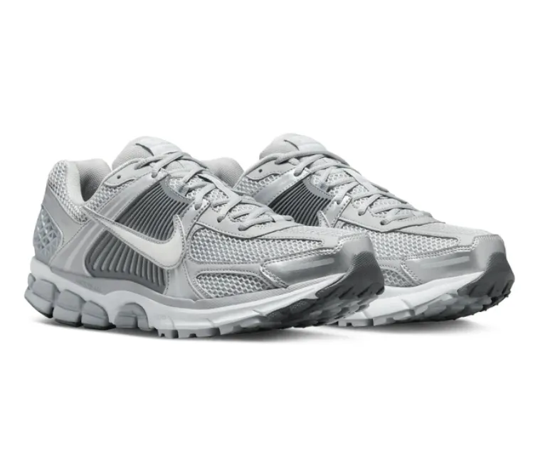 urban vibe Men??s Nike Zoom Vomero 5 (Wolf Grey)