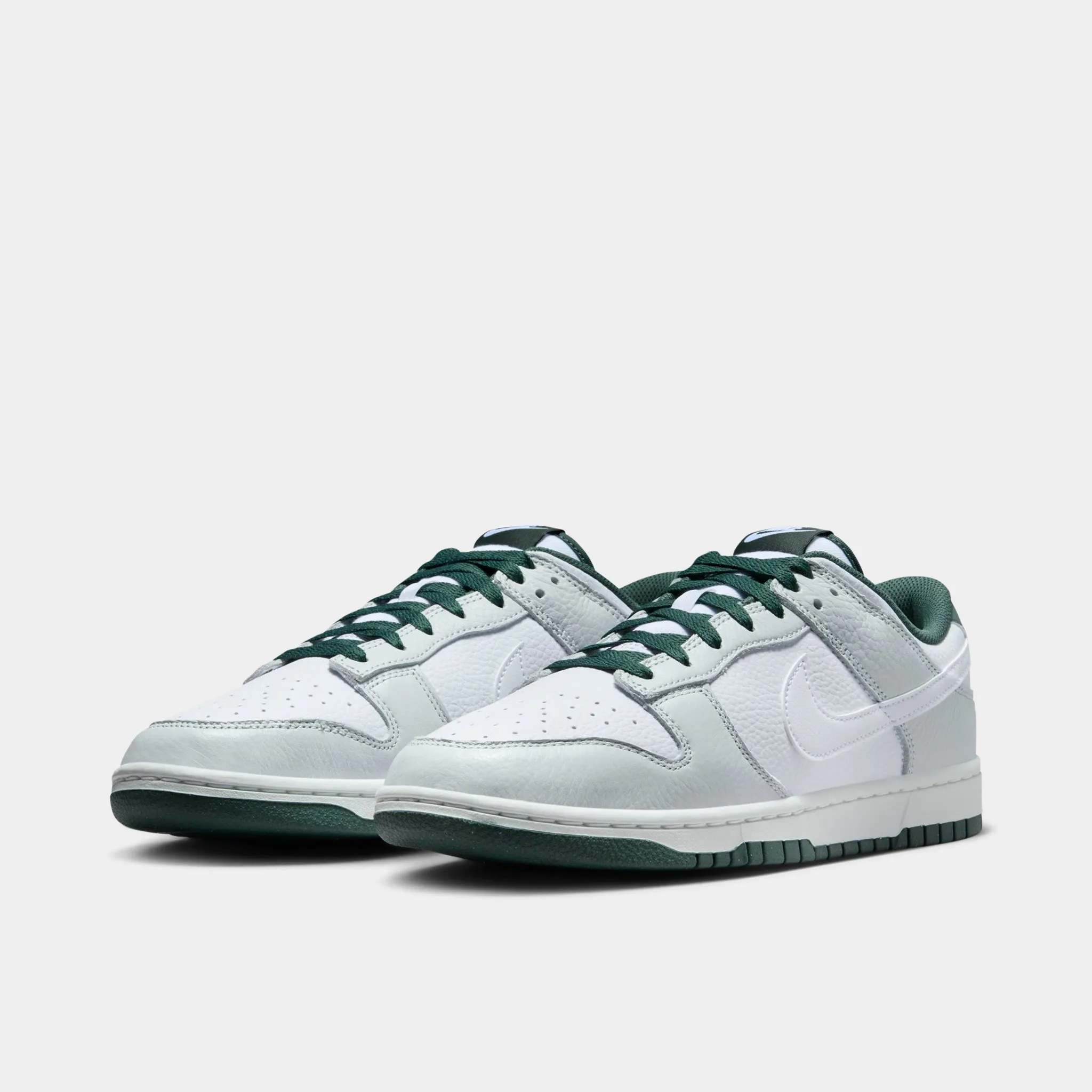 Balanced Flex Grooves CushionedMidsole Nike Dunk Low Retro SE Photon Dust / White - Vintage Green