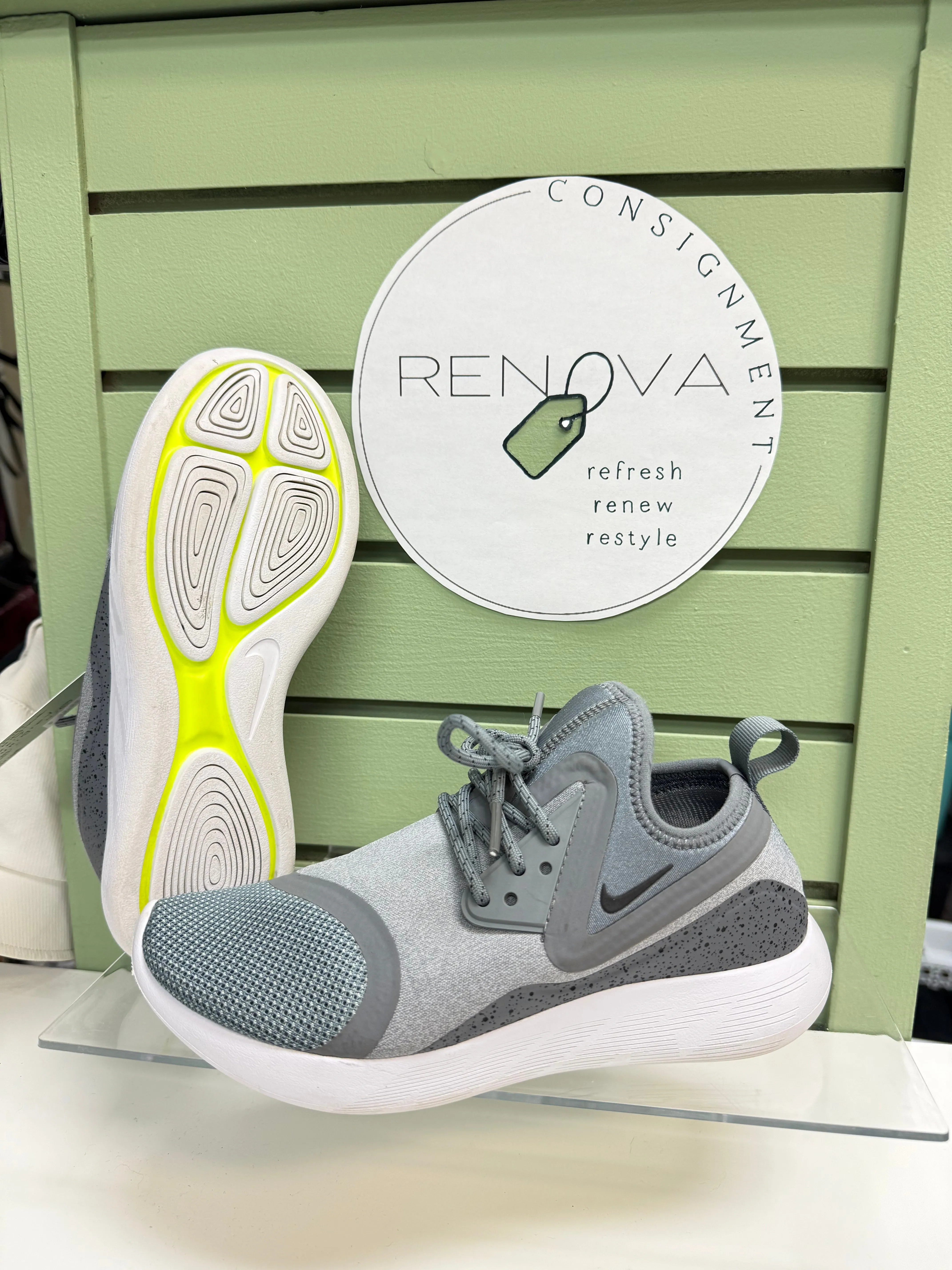 Nike LunaCharge Runners (Womens 7) Quick Ride