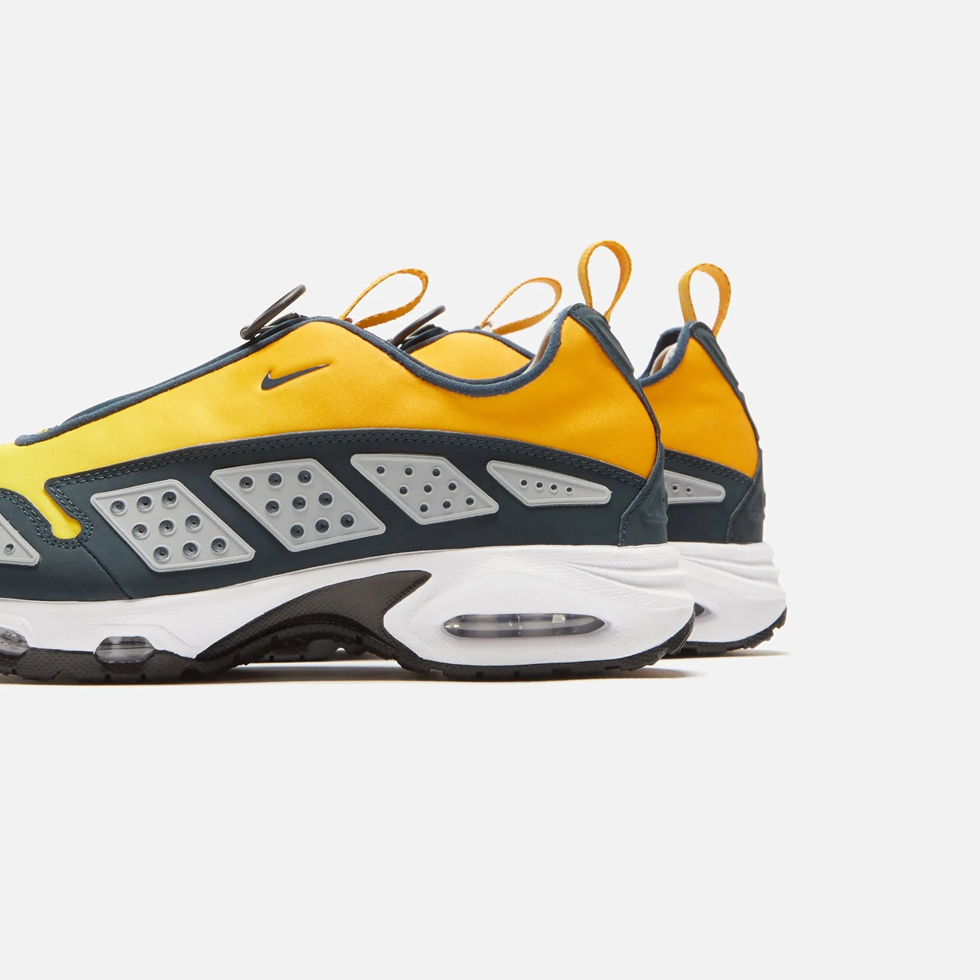 Nike WMNS Air Max SNDR - Canyon Gold / Light Smoke Grey / Speed Yellow / Deep Ocean Fast Lane