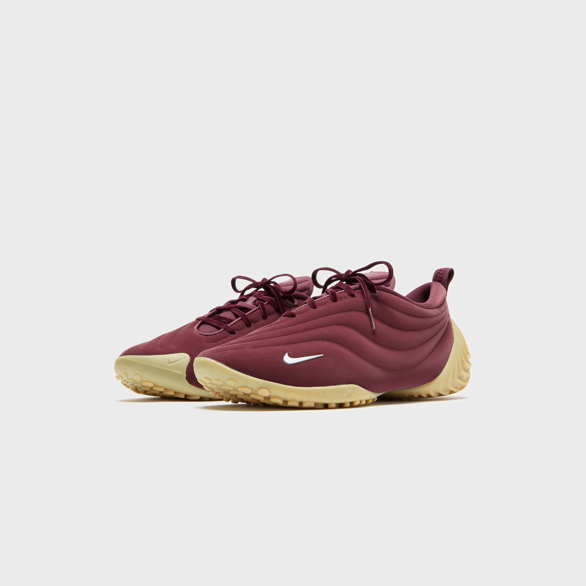 Nike WMNS Astra Ultra - Burgundy Durable rubber sole