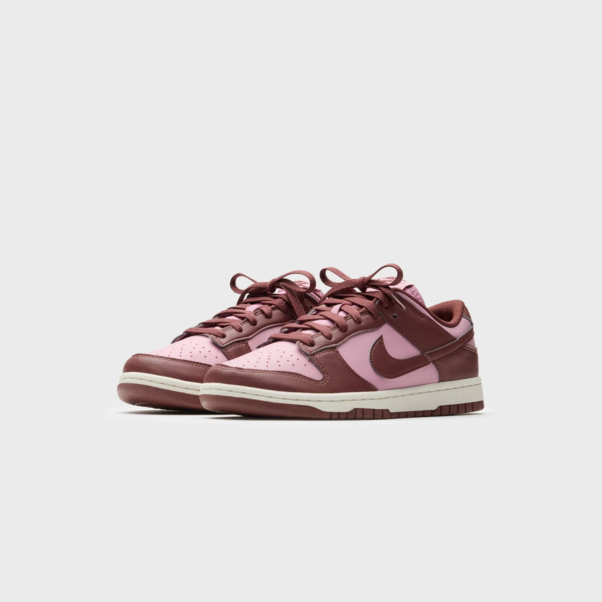 Nike WMNS Dunk Low Next Nature - White / Elemental Pink Classic Fit Fit Comfort