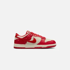 Adjustable Straps Nike WMNS Dunk Low SE - Coconut Milk / University Red / Pale Ivory