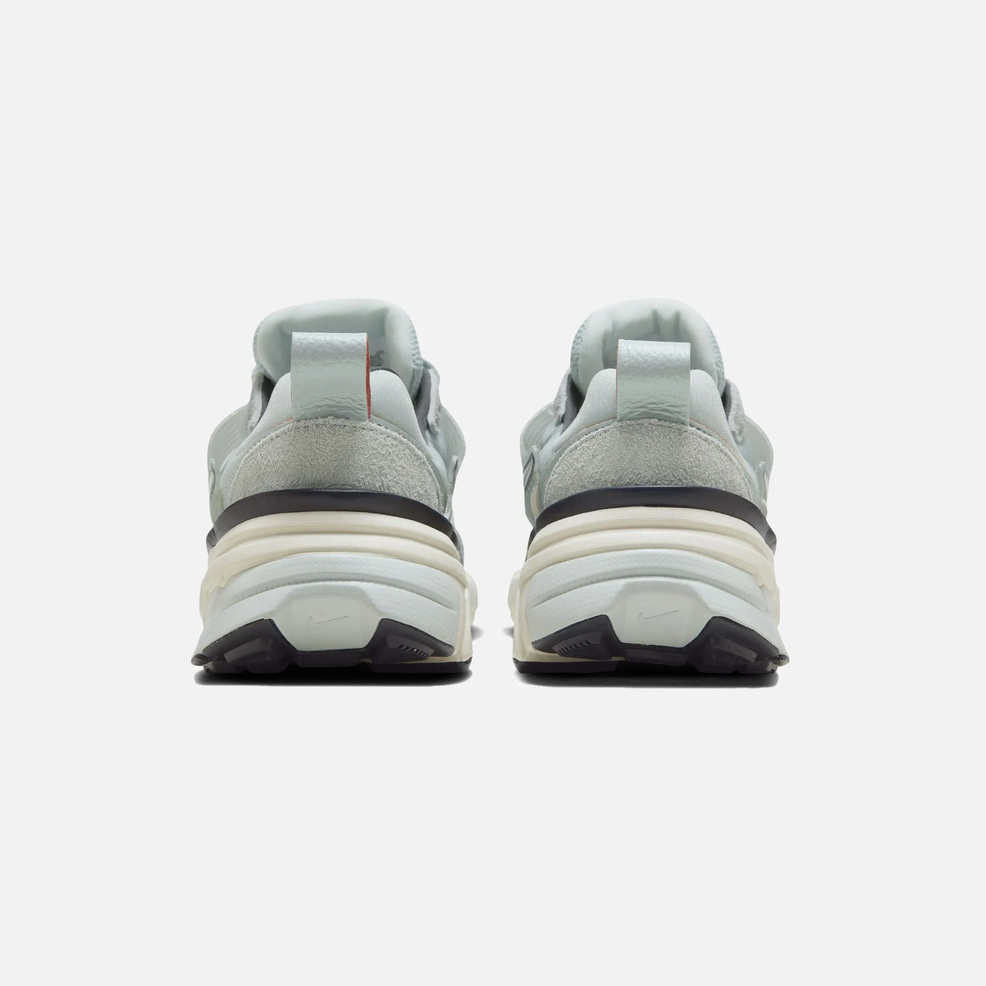 Agile Nike WMNS V2K Run - Light Pumice / Chrome / Light Orewood