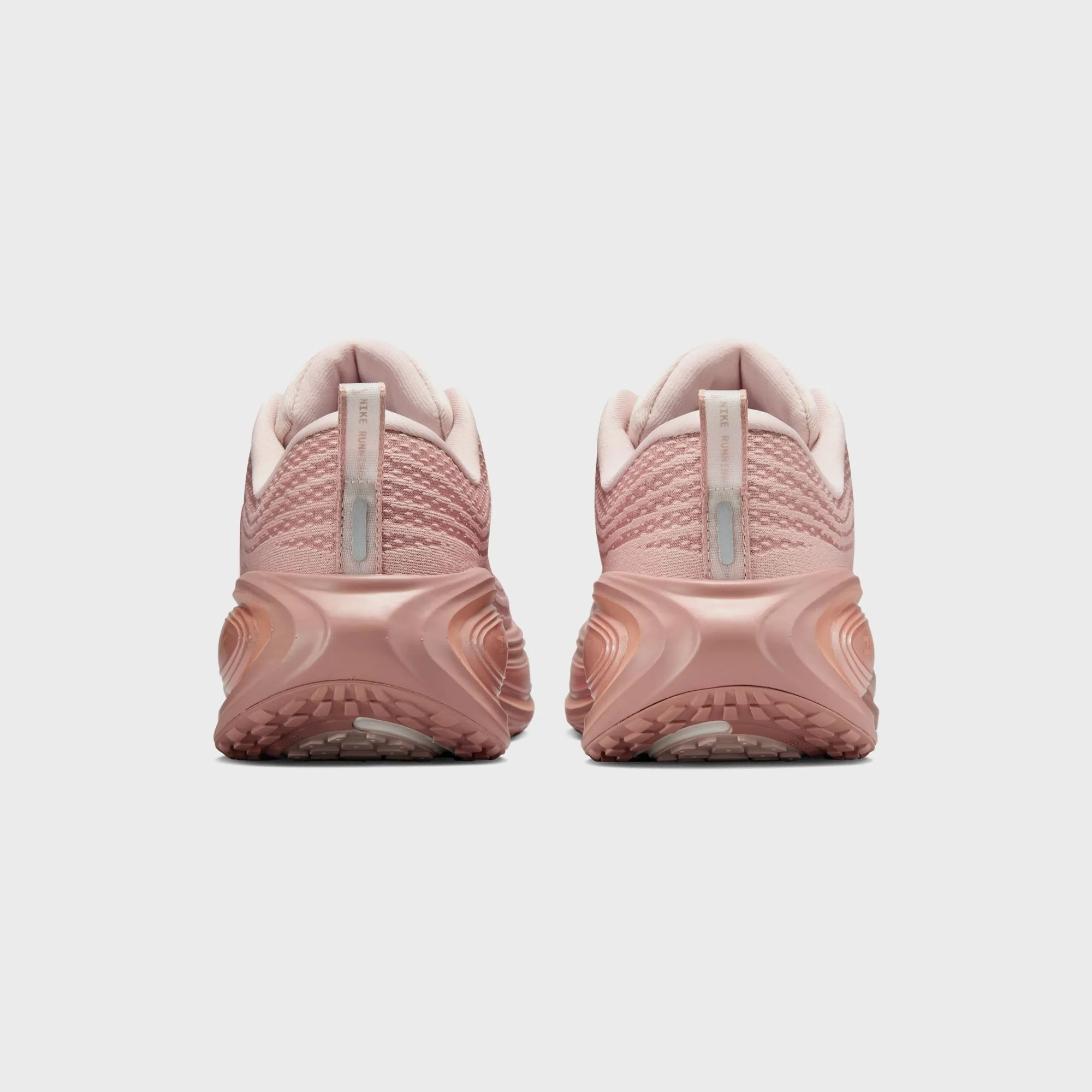 Nike WMNS Vomero Plus - Particle Pink / Metallic Rose Gold / Silt Red Sophisticated Look