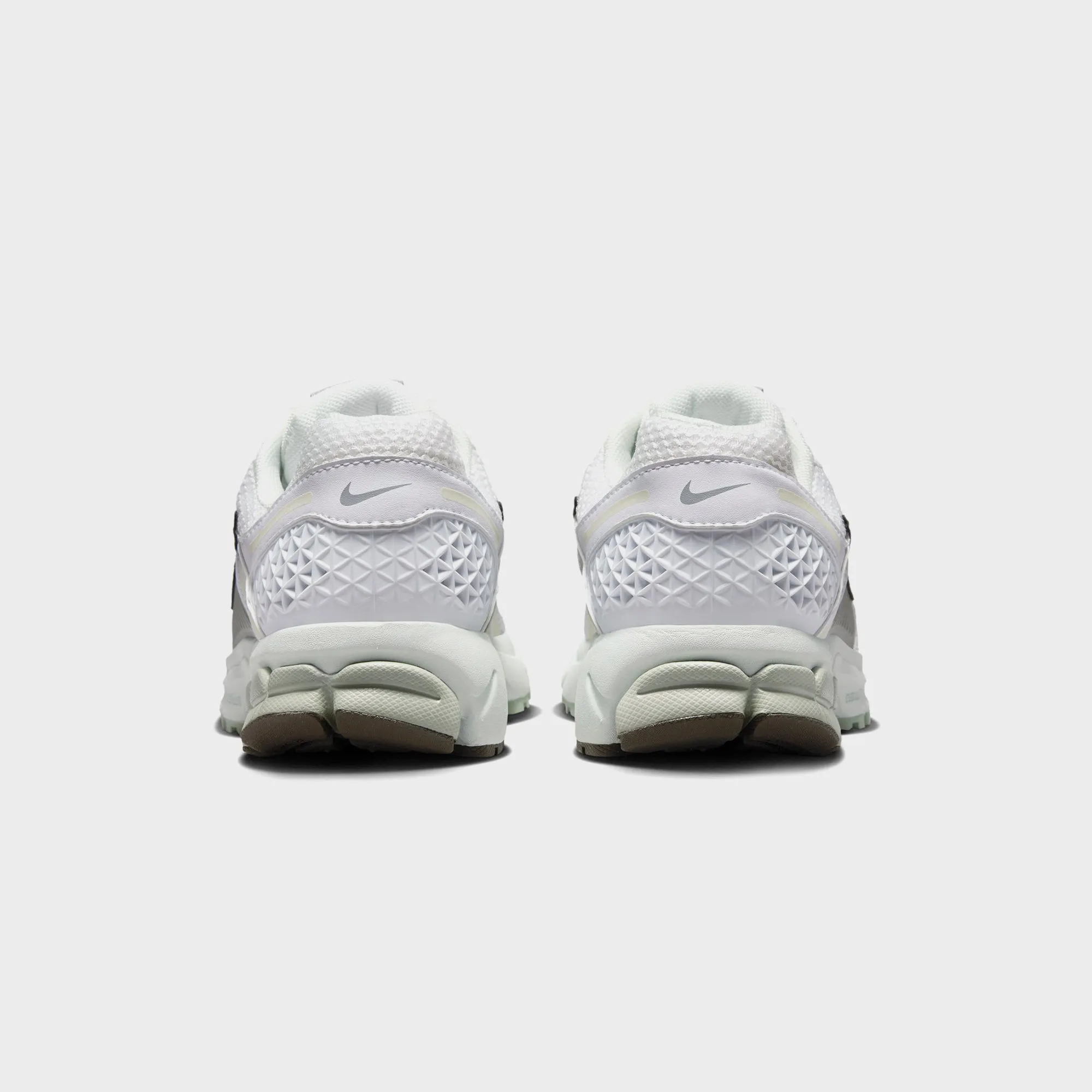 Nike WMNS Zoom Vomero 5 - Summit White / Light Smoke Grey / Jade Horizion Breath Detail Easy Steps