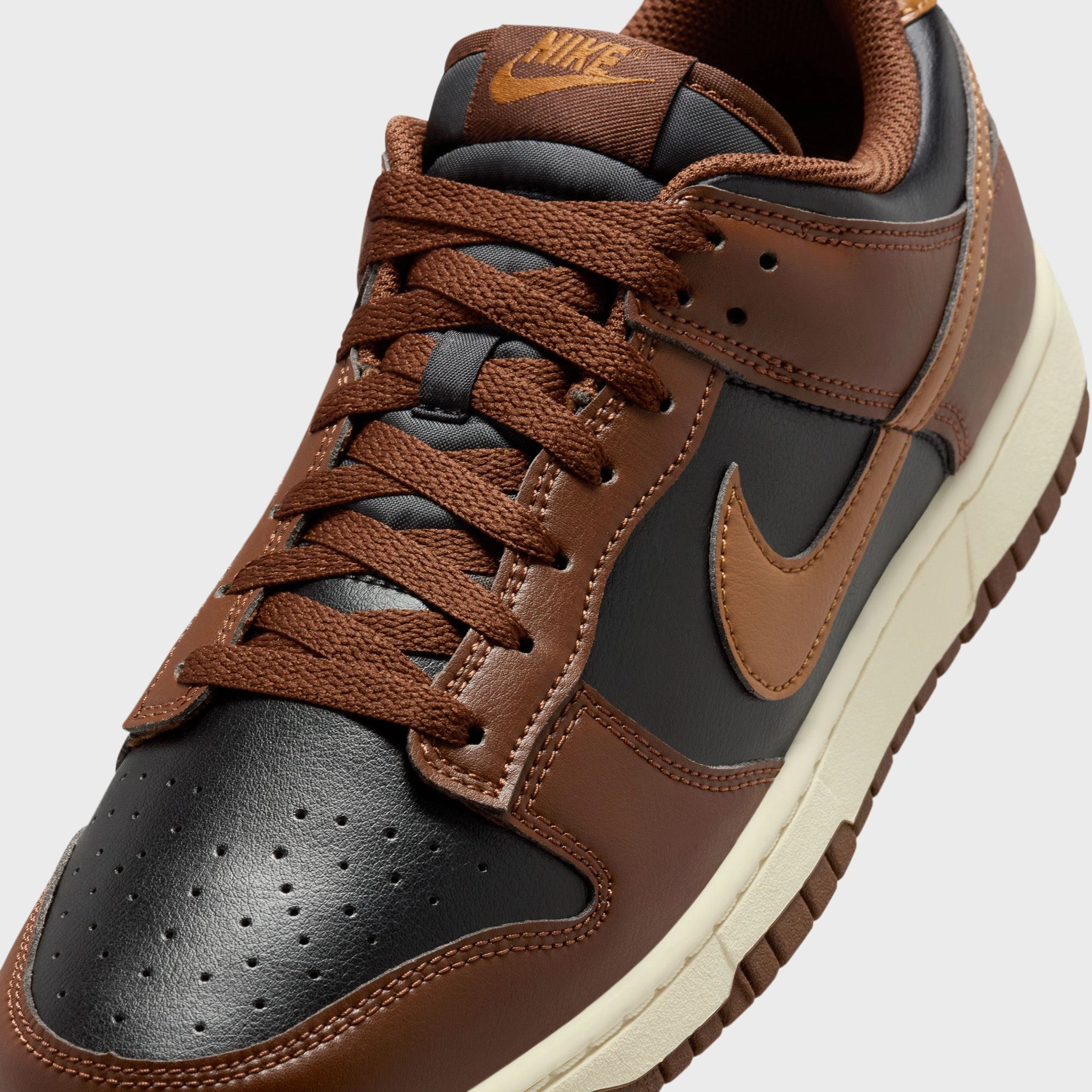 Ultra-soft cushioning Nike Dunk Low Black / British Tan - Cacao Wow