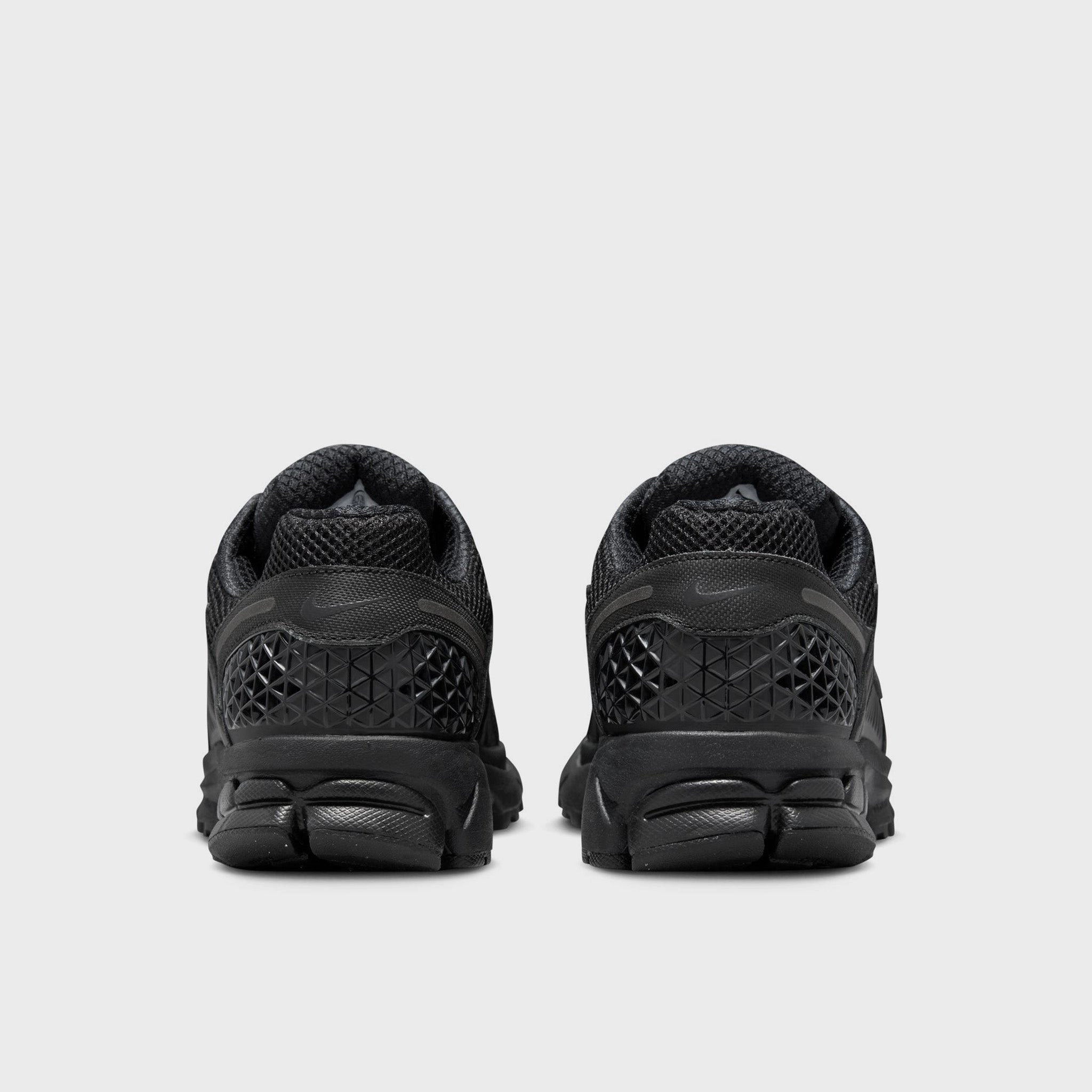 Rocker Sole Technology Nike Zoom Vomero 5 SP Black / Black