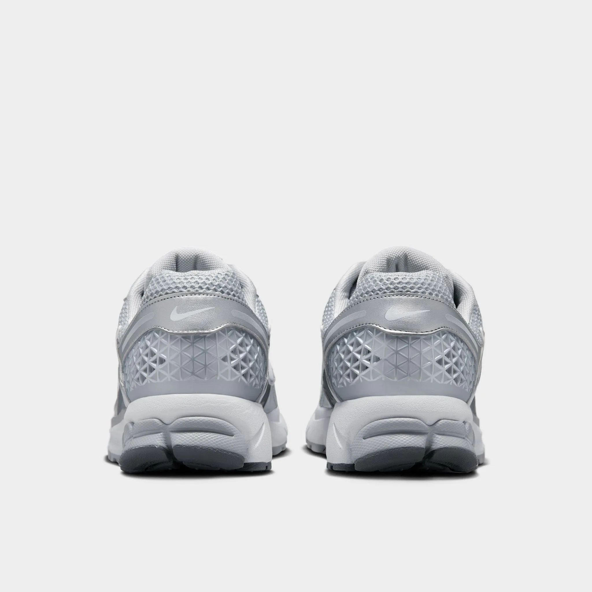 Nike Zoom Vomero 5 Wolf Grey / White - Metallic Silver Stabilizing Shank High Rebound Cushioning