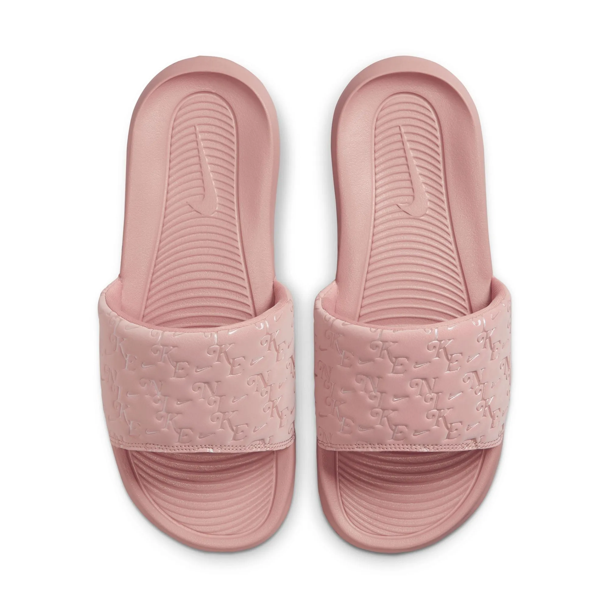 Smooth Lines NIKE VICTORI ONE