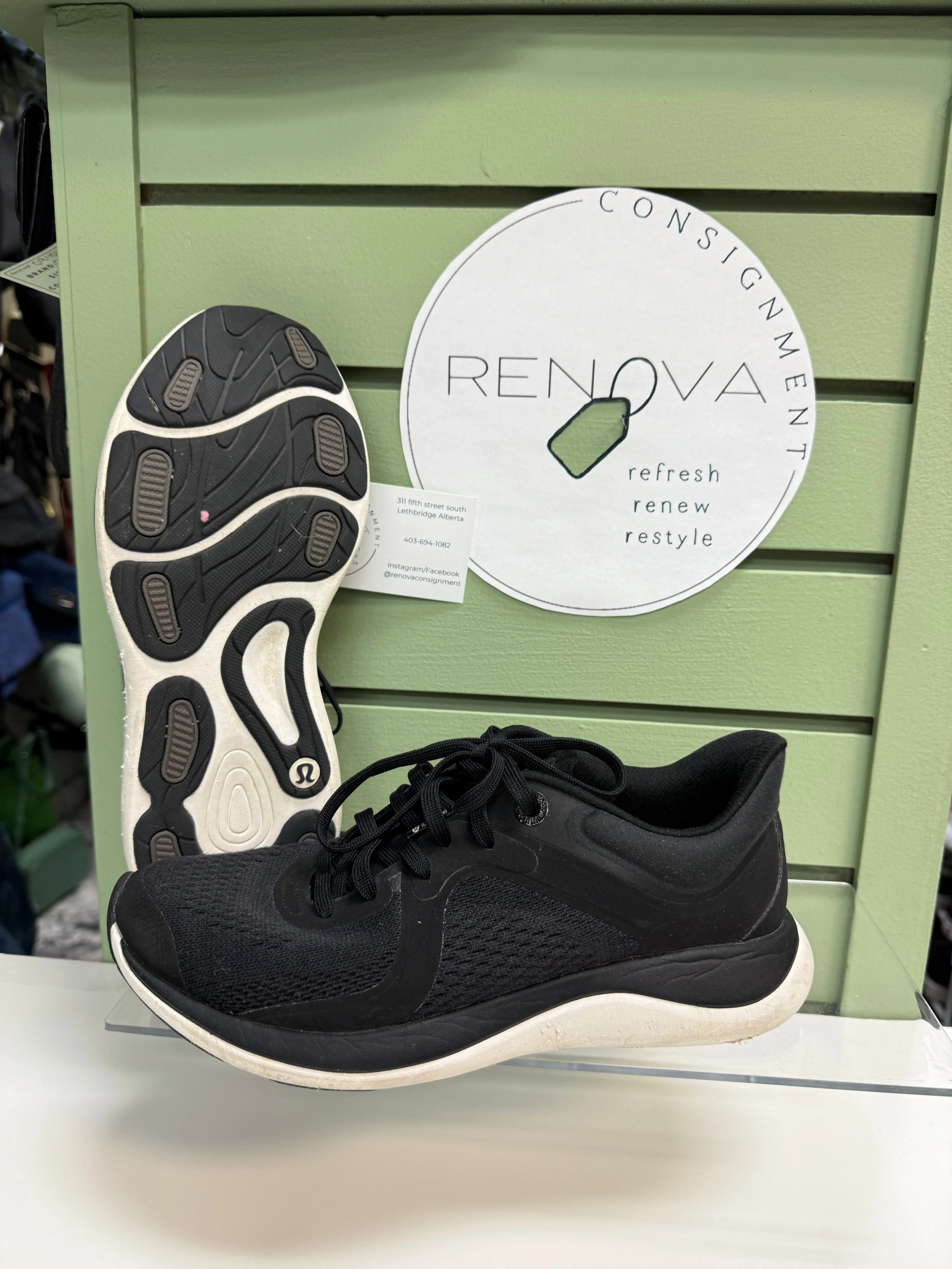 Comfort Upper Design Lululemon Chargefeel Low Runners (Womens 6.5)