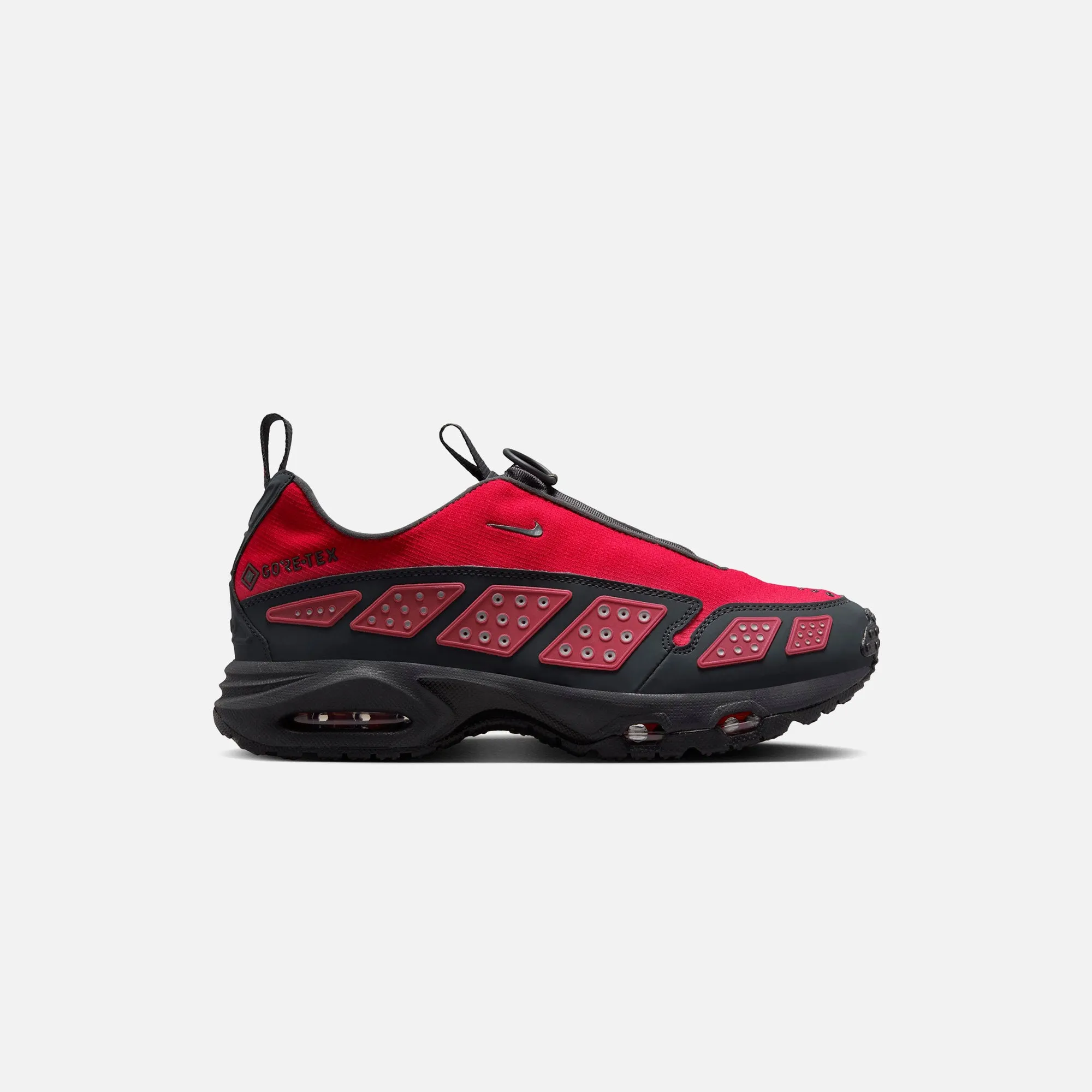Nike WMNS Air Max SNDR GORE-TEX - Hyper Crimson / Fire Red / Black / Dark Smoke Grey Work Walk Every Terrain