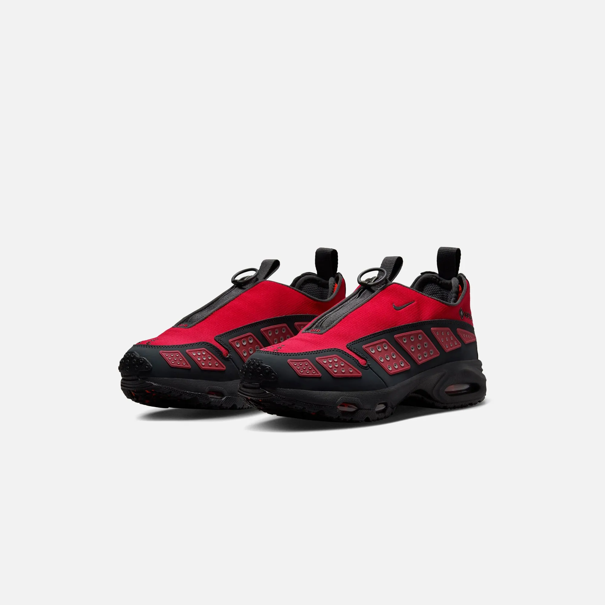 Nike WMNS Air Max SNDR GORE-TEX - Hyper Crimson / Fire Red / Black / Dark Smoke Grey Compression Resistant Midsole