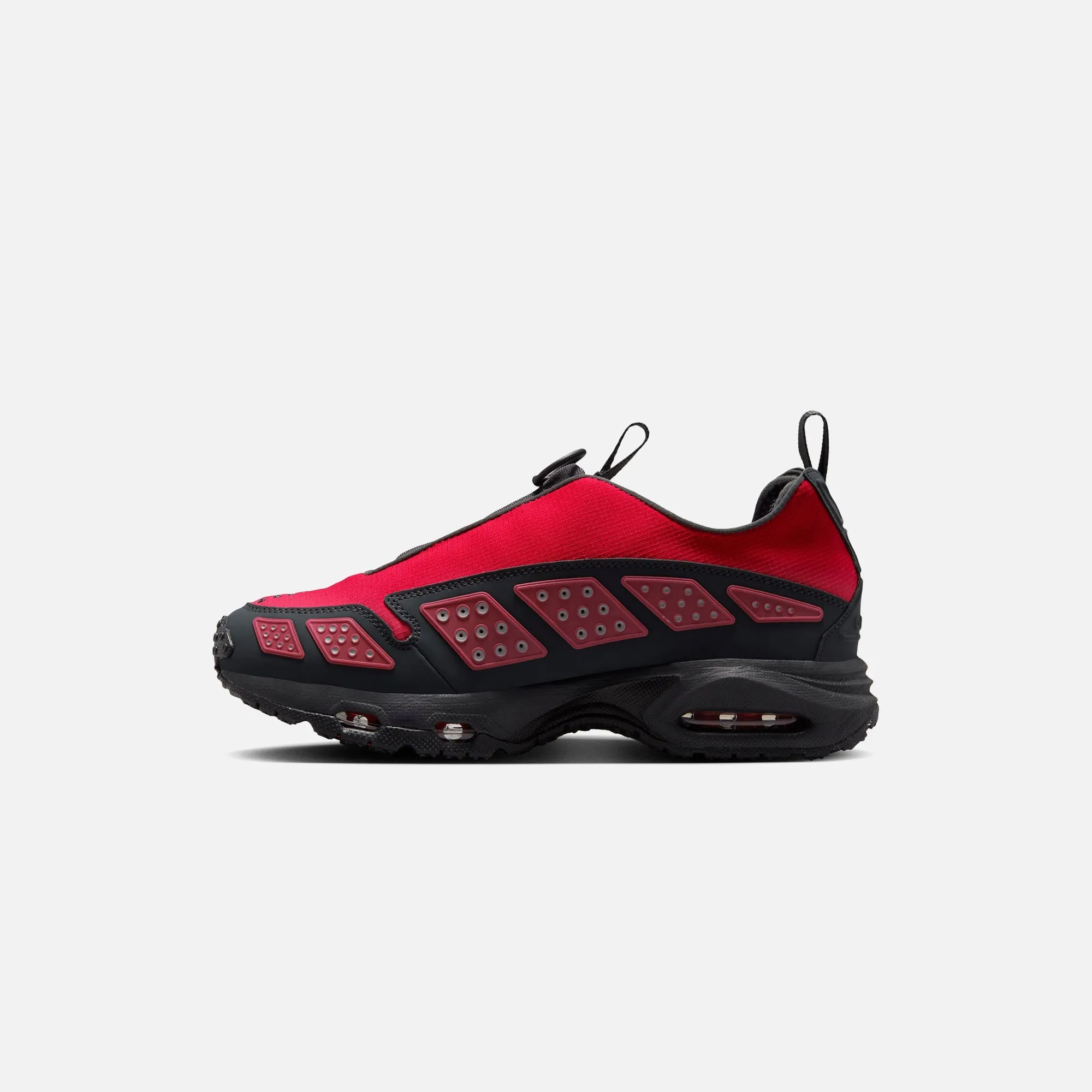 Nike WMNS Air Max SNDR GORE-TEX - Hyper Crimson / Fire Red / Black / Dark Smoke Grey Performance Oriented