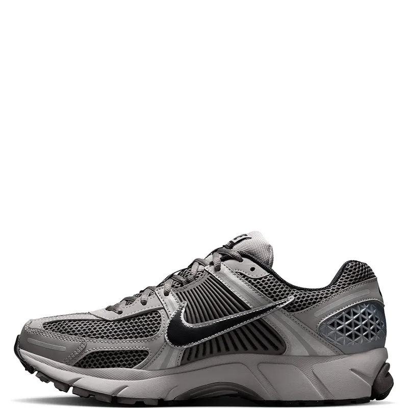 Nike Men's Zoom Vomero 5 Lace Free Sleek Profile