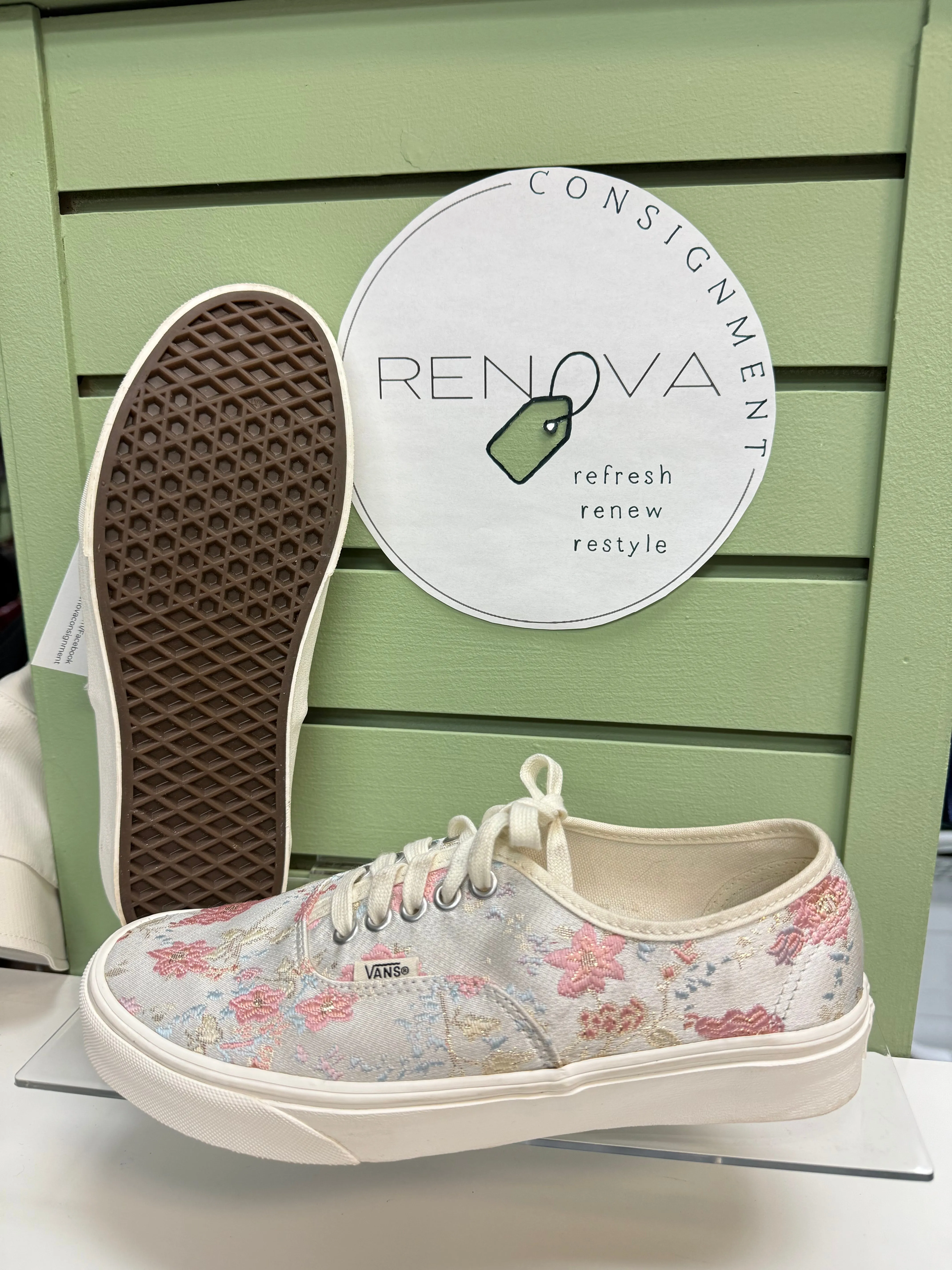 Padded Arch Vans Authentics Sneakers (Womens 9)