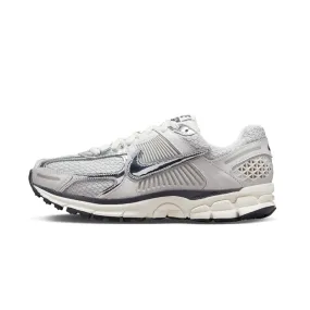 W NIKE ZOOM VOMERO 5 Natural Movement Chic Look
