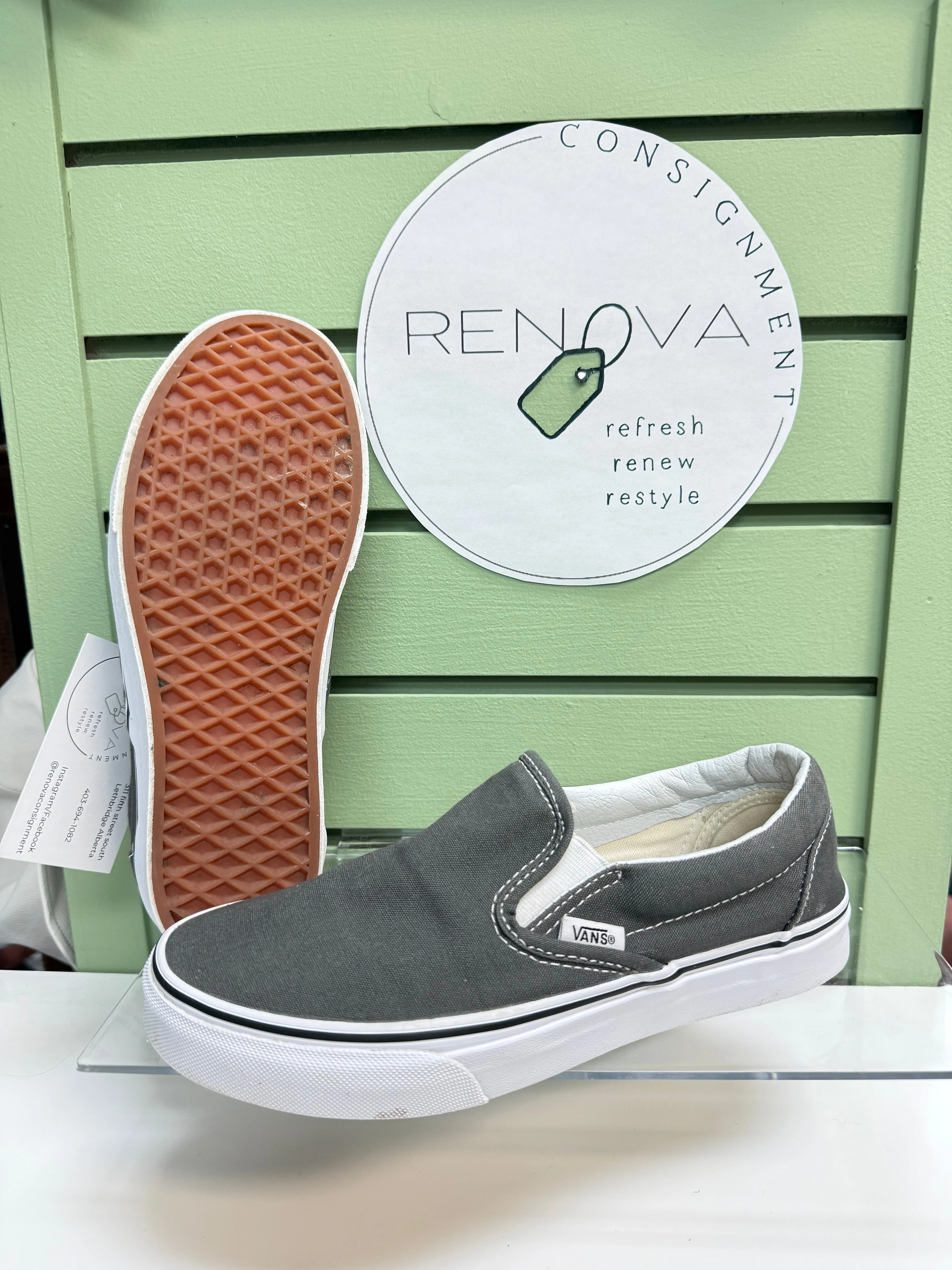 Vans Classic Slip On Sneakers (Womens 7) Hyper Elastic Cushion Stitchless Construction