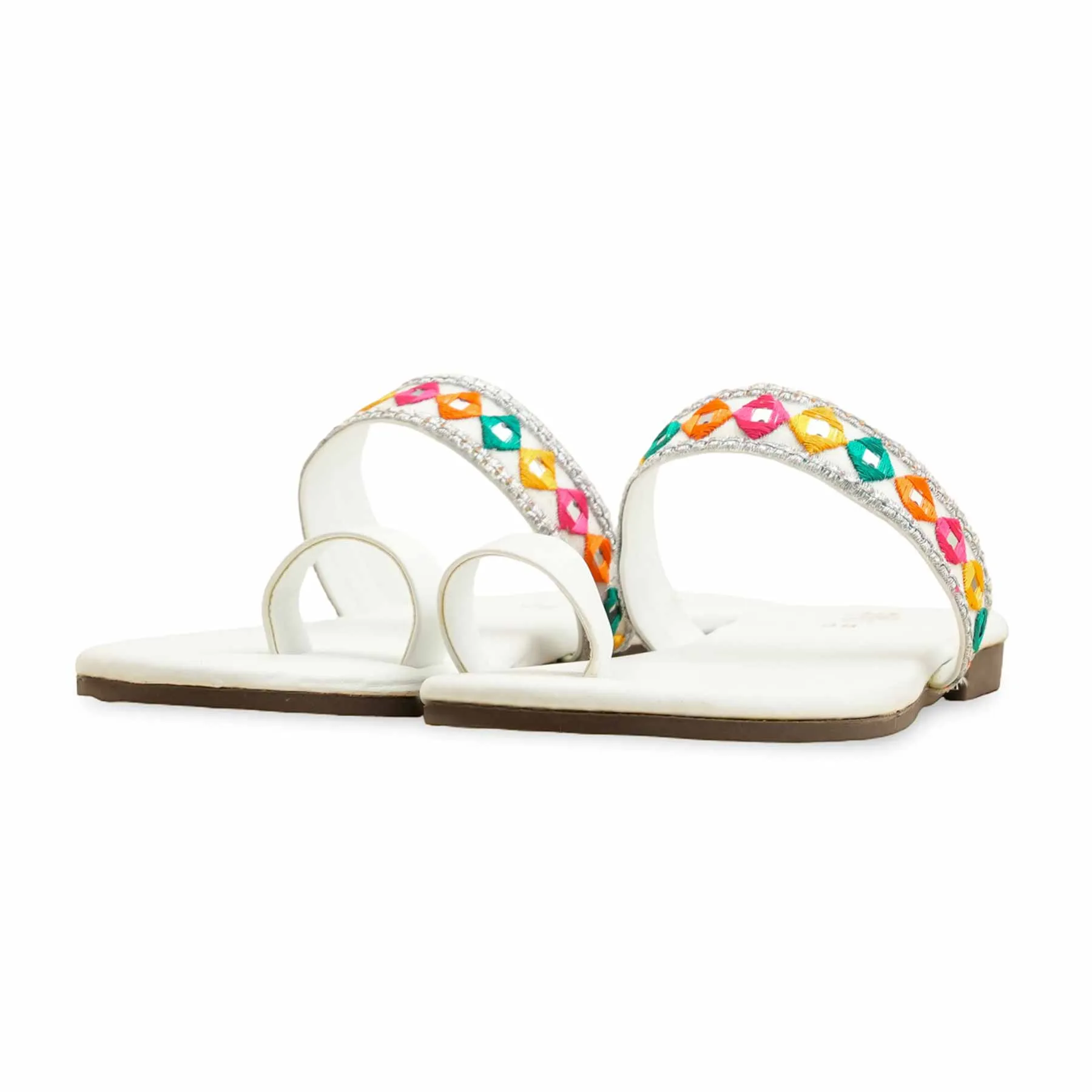 White Casual Chappal CL2110 Balcony Look Everyday Look