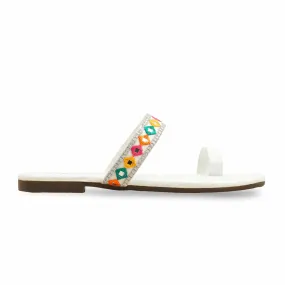 White Casual Chappal CL2110 Mature Chic