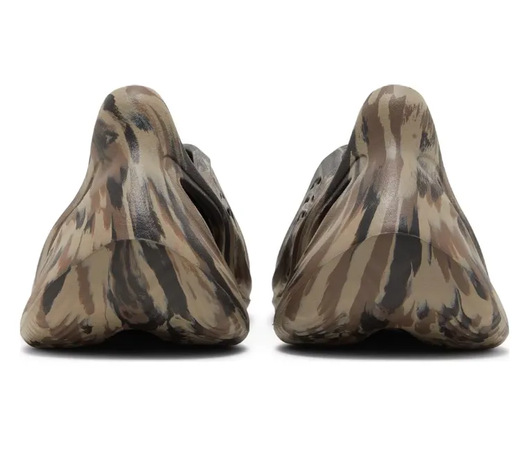 Weekend Active Pace Trainer Adidas Yeezy Foam Runner (MX Cinder)