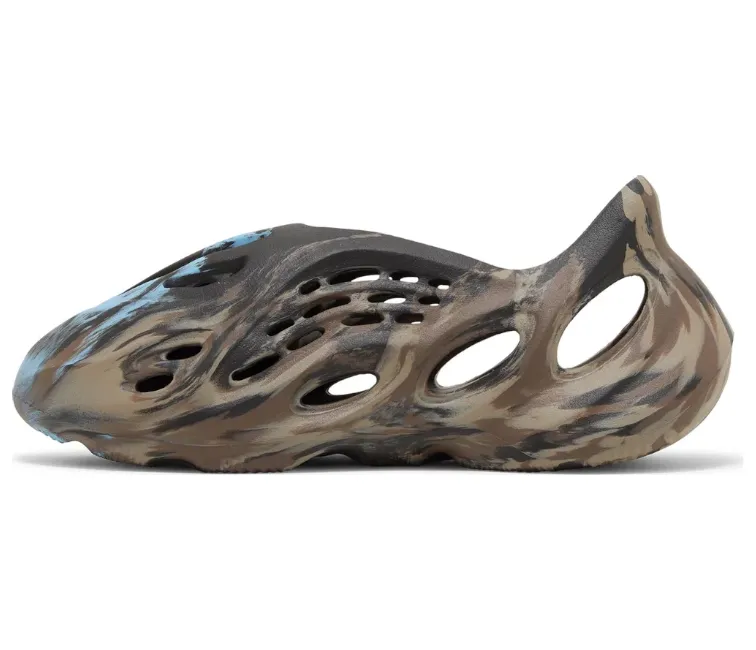 Light Pace Adidas Yeezy Foam Runner (MX Cinder)